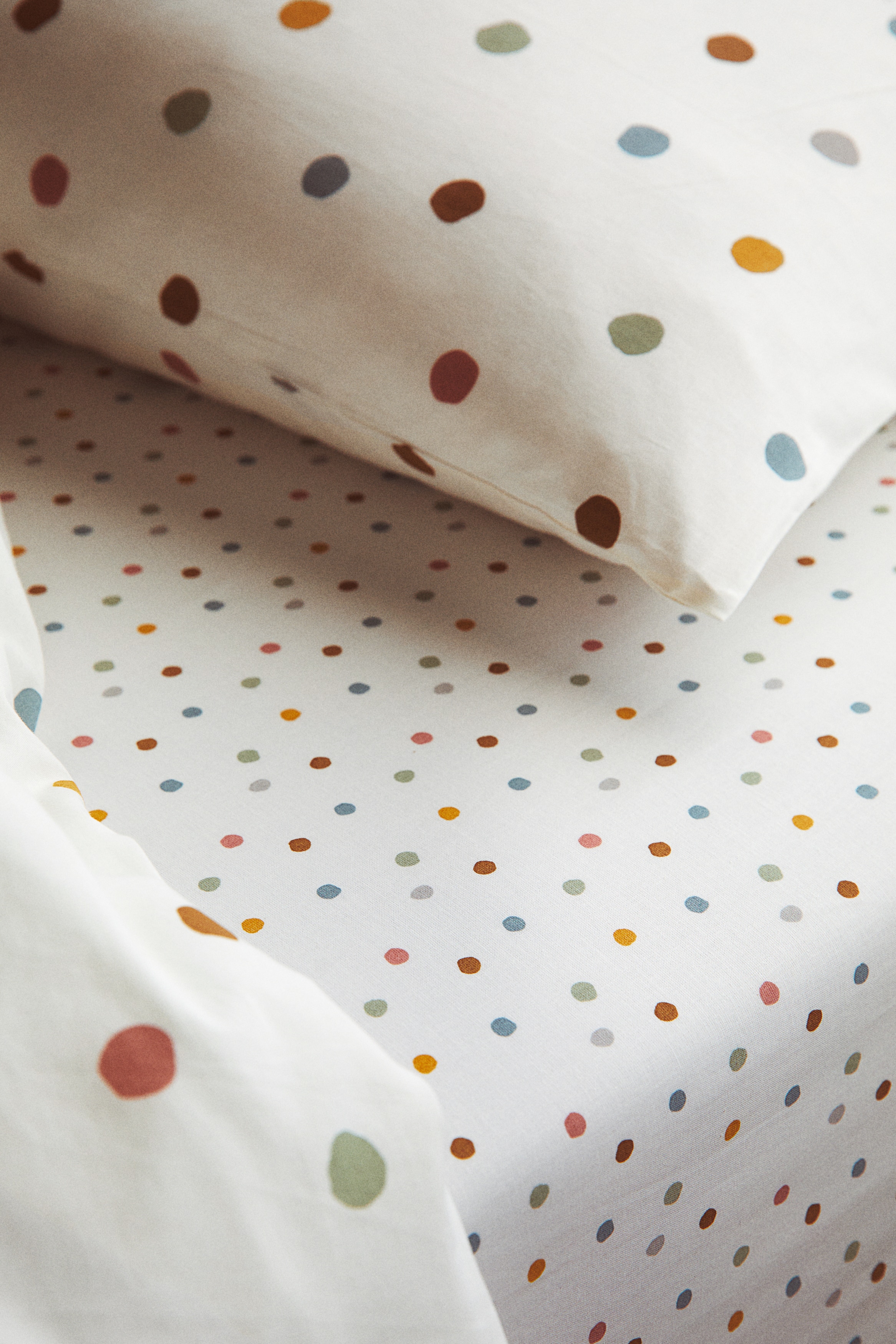 Patterned cotton fitted sheet - White/Spotted/Light green/Vehicles/Light beige/Dinosaurs/Light pink/Fruits/Light yellow/Oranges/White/Hearts/Green/Dinosaurs/Old rose/Small flowers/White/Clover/White/Stars/Light beige/Unicorns/Light beige/Dinosaurs/Dark blue/Space motifs/White/Hearts/White/Rainbows