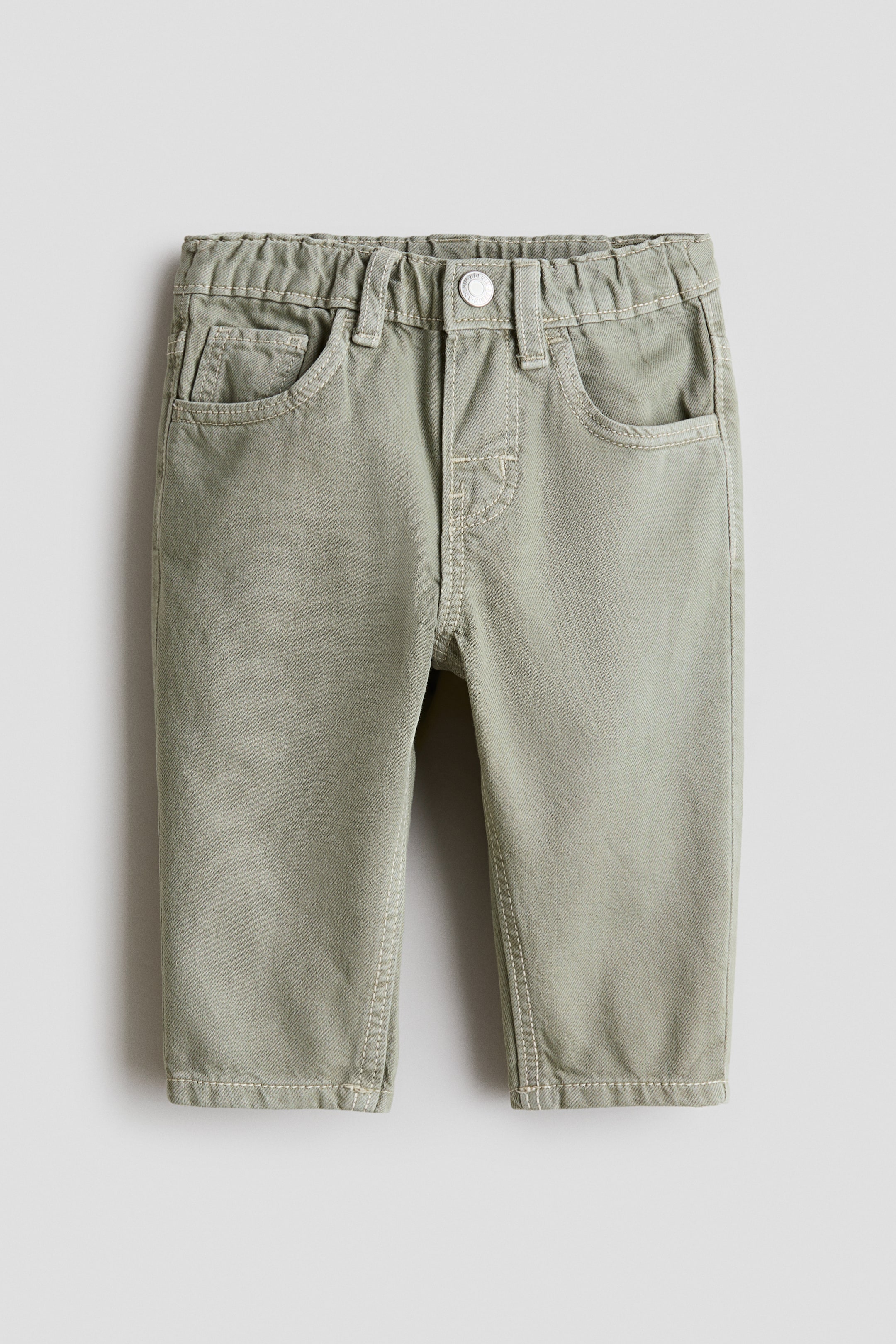 Visualizza immagine più grande: Presentati dal FRONTE, questi jeans a 5 tasche sono realizzati in morbido denim di cotone verde chiaro, con vita elastica regolabile, patta finta con bottone a pressione e gambe affusolate.