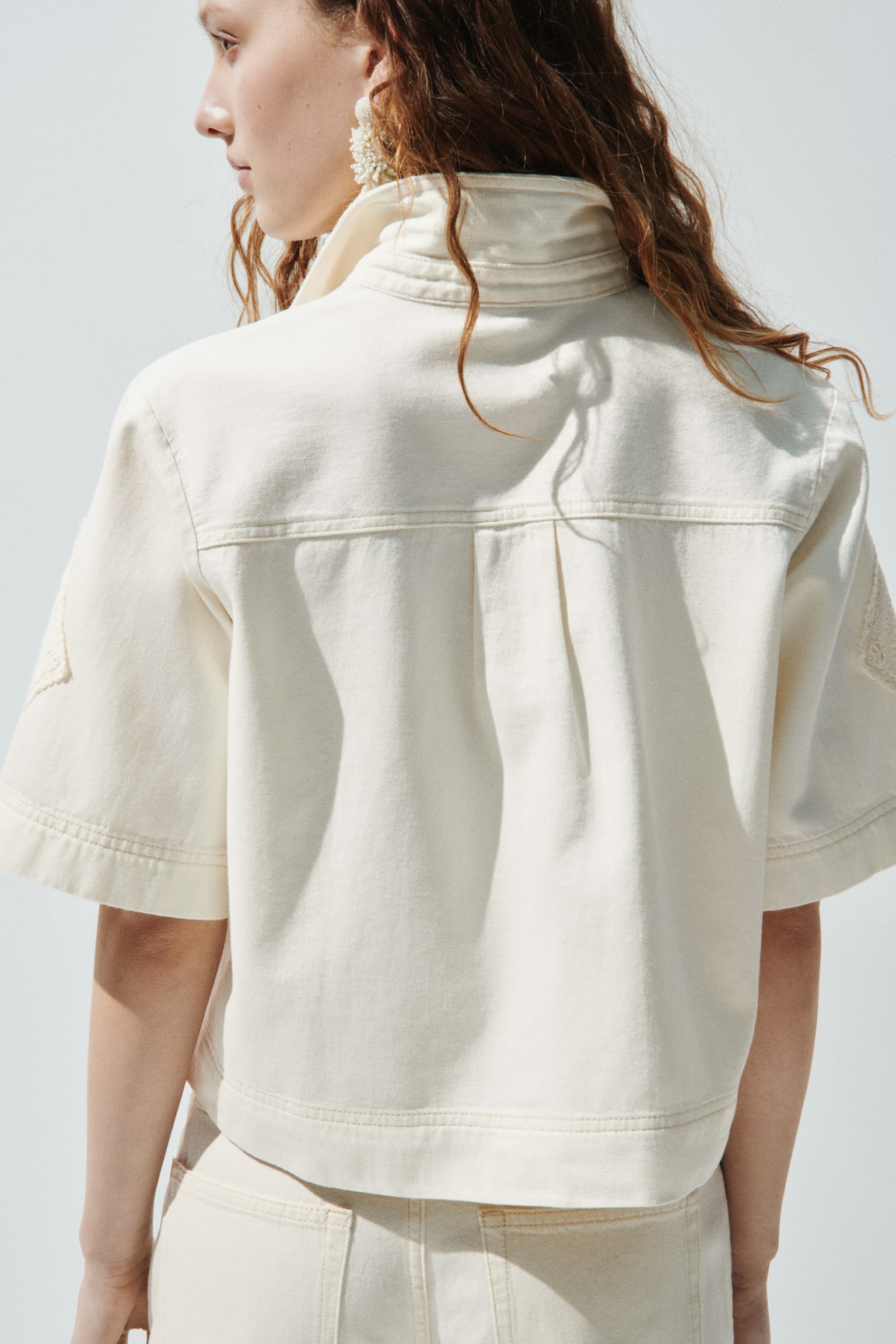 חולצת ג'ינס עם שרוולים קצרים - קרם/כחול ג'ינס בהיר - 4