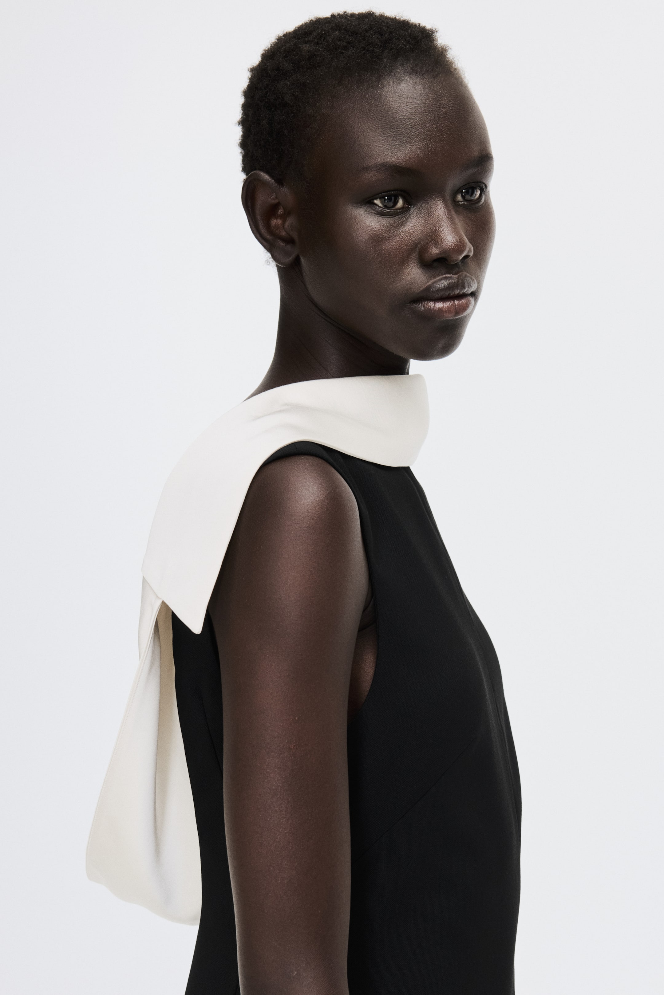 View larger image: Open-Back Dress - Black/white - Ladies | H&M CA 3