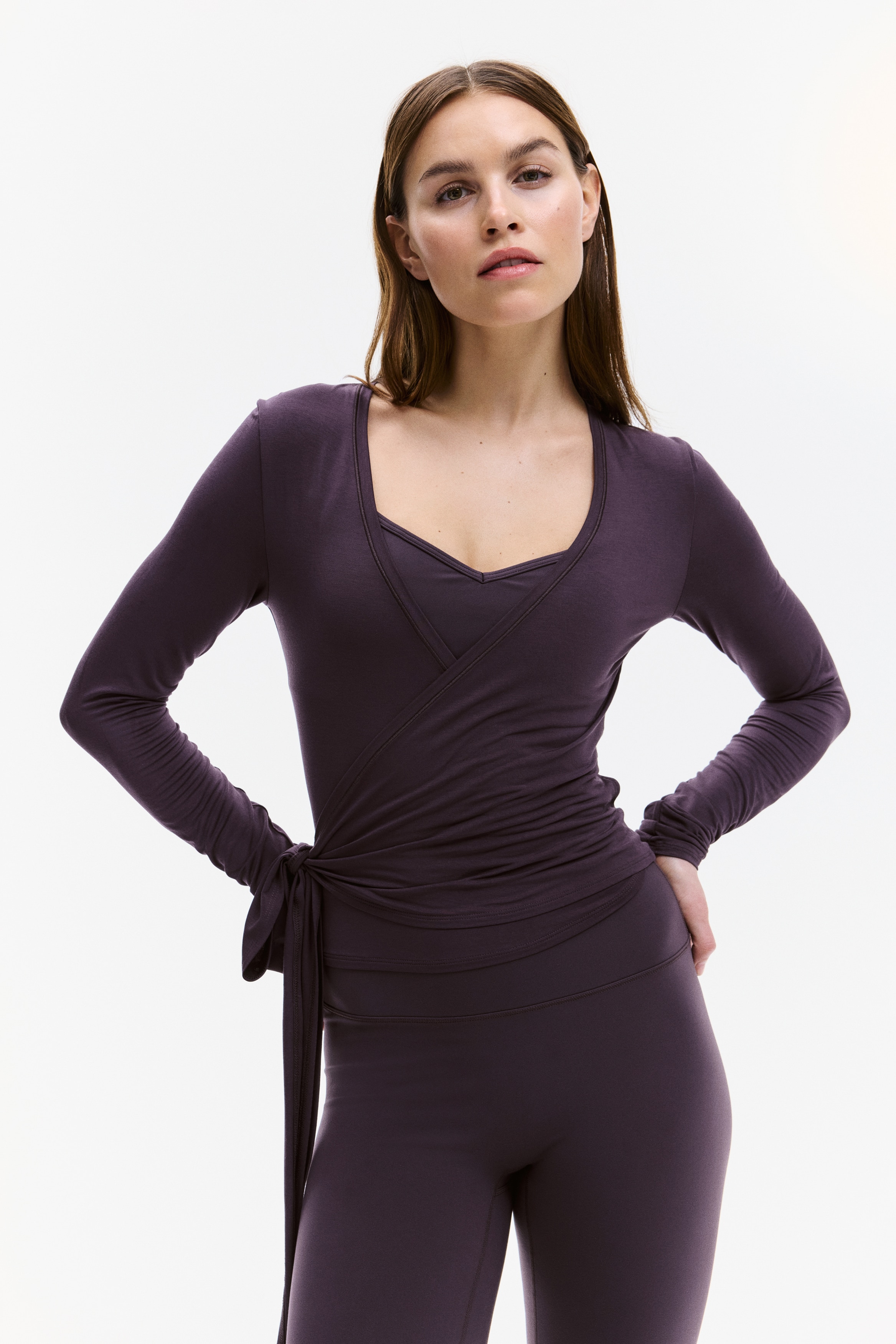 Omslagslagt treningstopp i modal - Plommelilla/Elfenben/Mørk leirgrå/Sort/Smørgul/Antikkrosa/Elfenben