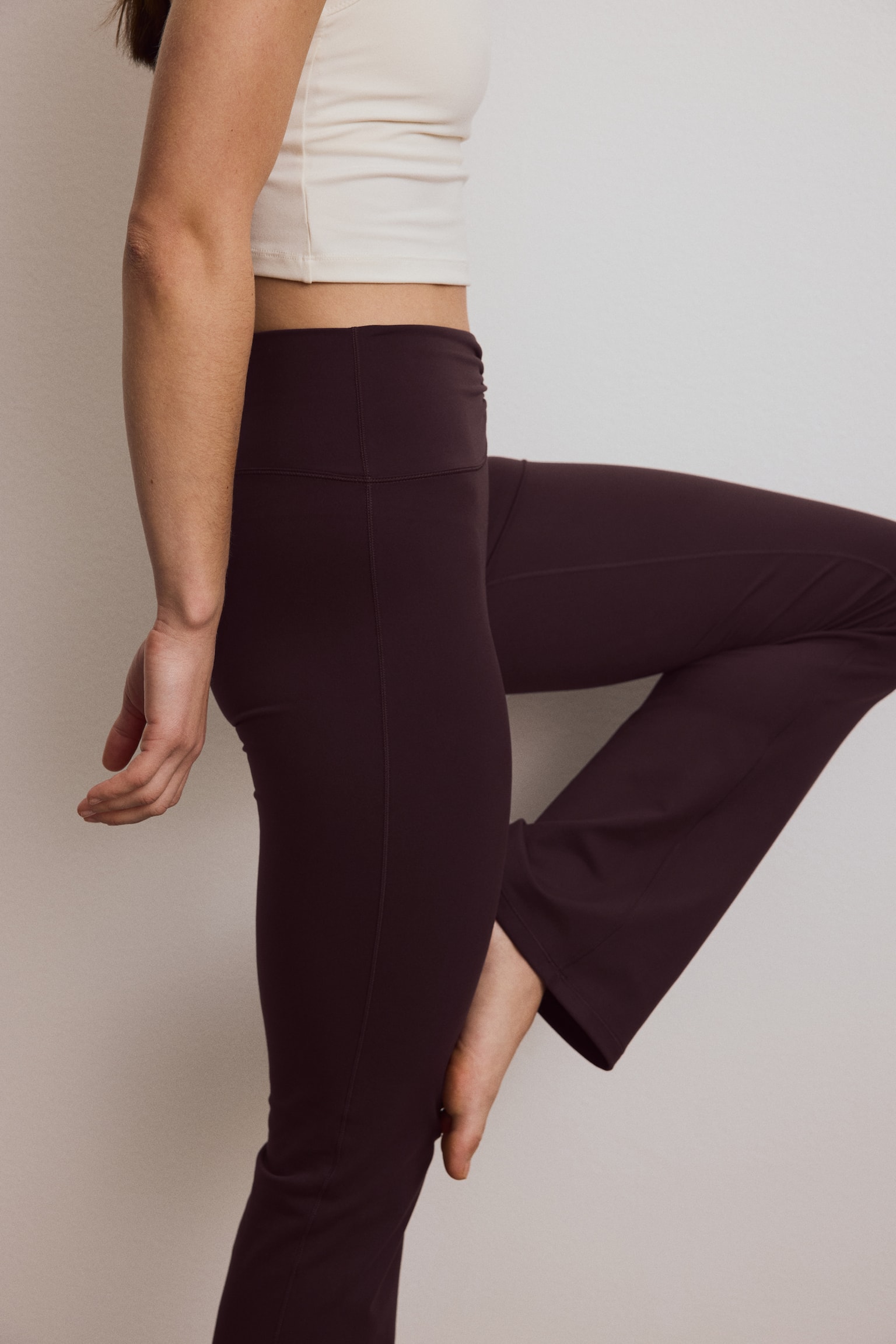 Flared yoga leggings with SoftMove™ - Chocolate plum purple  - 5