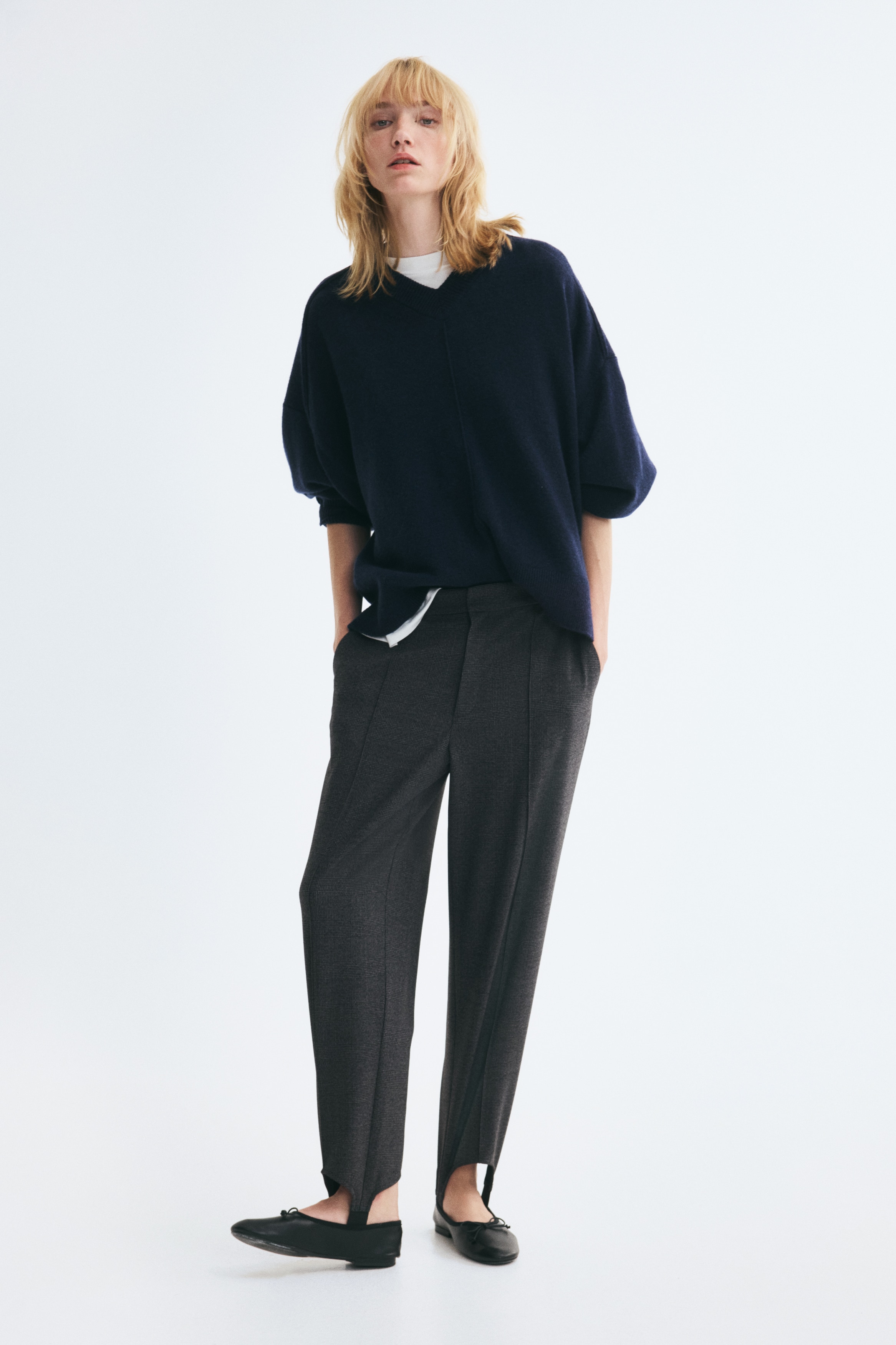 Elegantne pantalone s trakom oko stopala