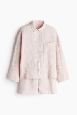 Pyjamas med skjorta och shorts