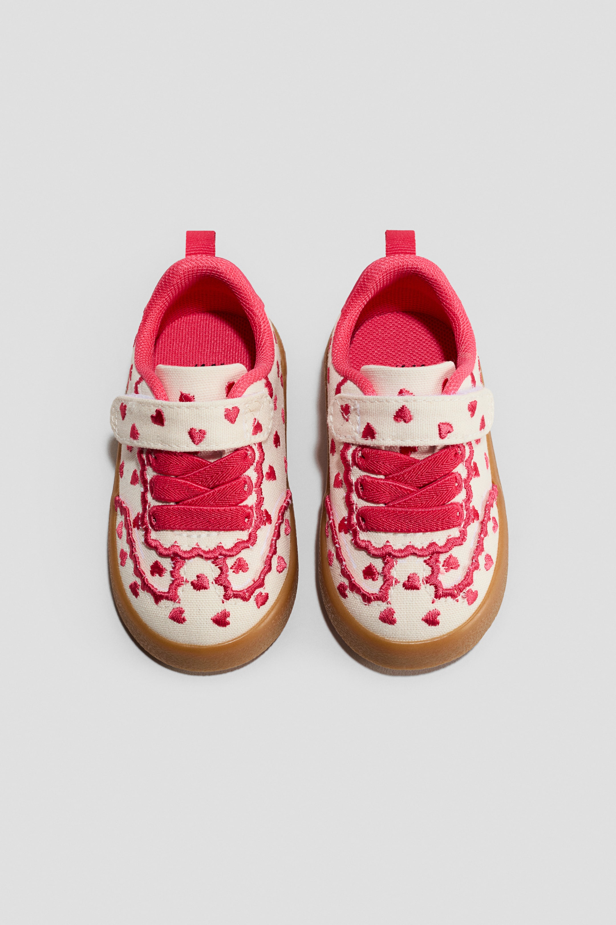 Ampliar la imagen: Tenis con detalle bordado - Blanco/Corazones - Kids | H&M MX 1