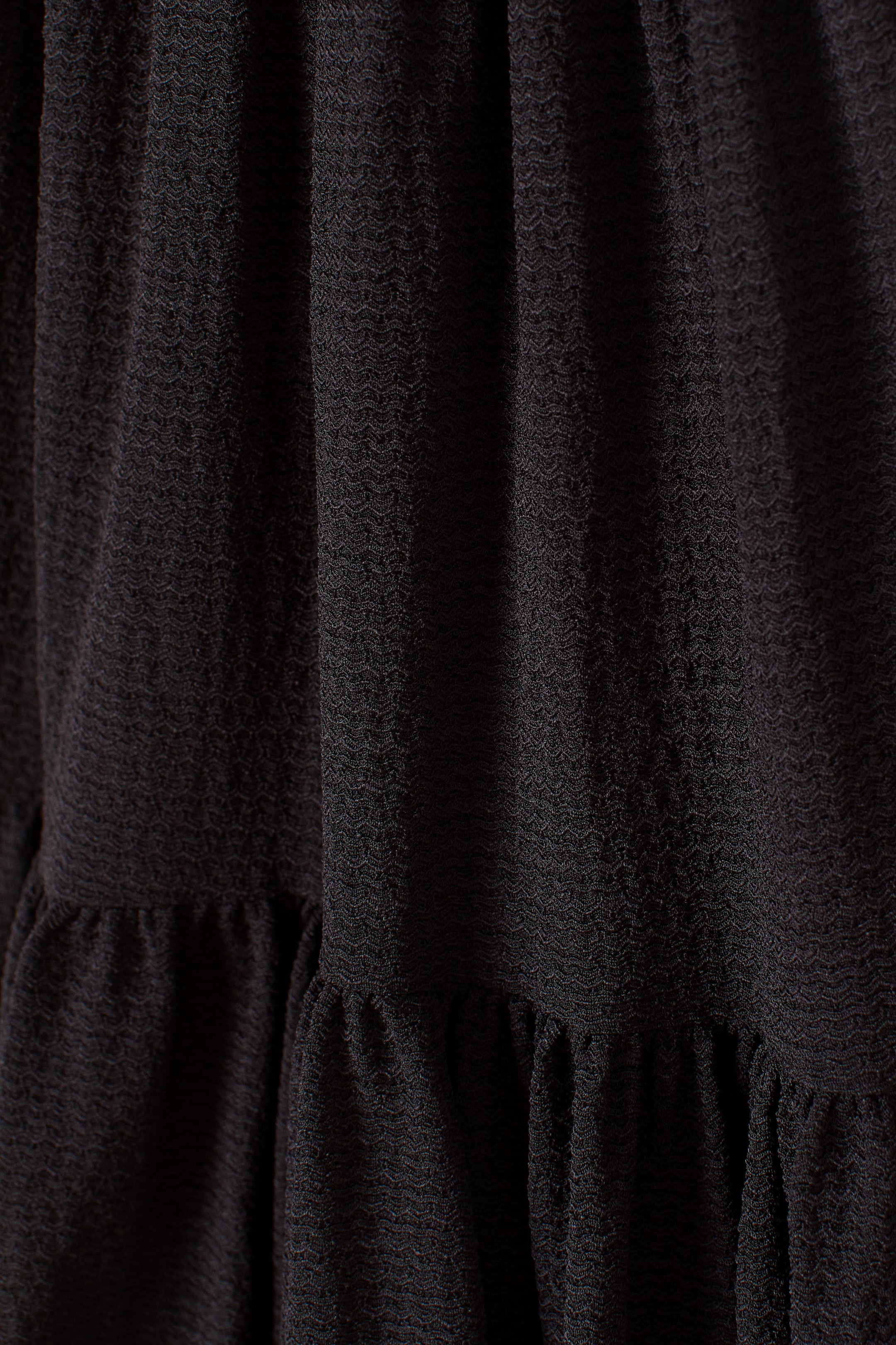 Grösseres Bild ansehen: Weites Volantkleid - Schwarz - DAMEN | H&M CH 2