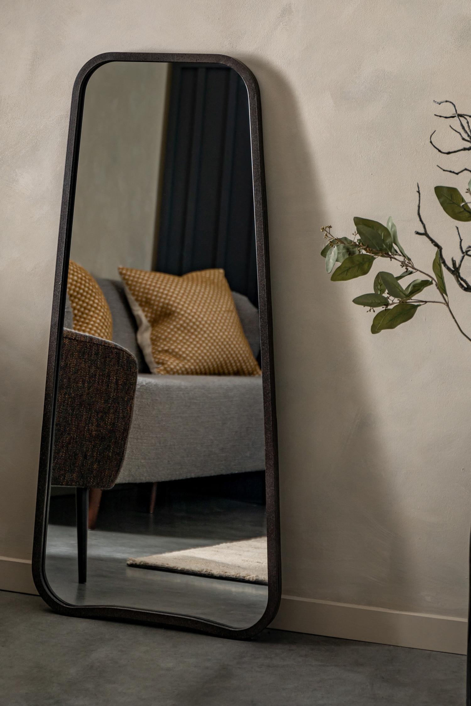 Curved Edge Long Mirror 56.5 X 123cm - Black