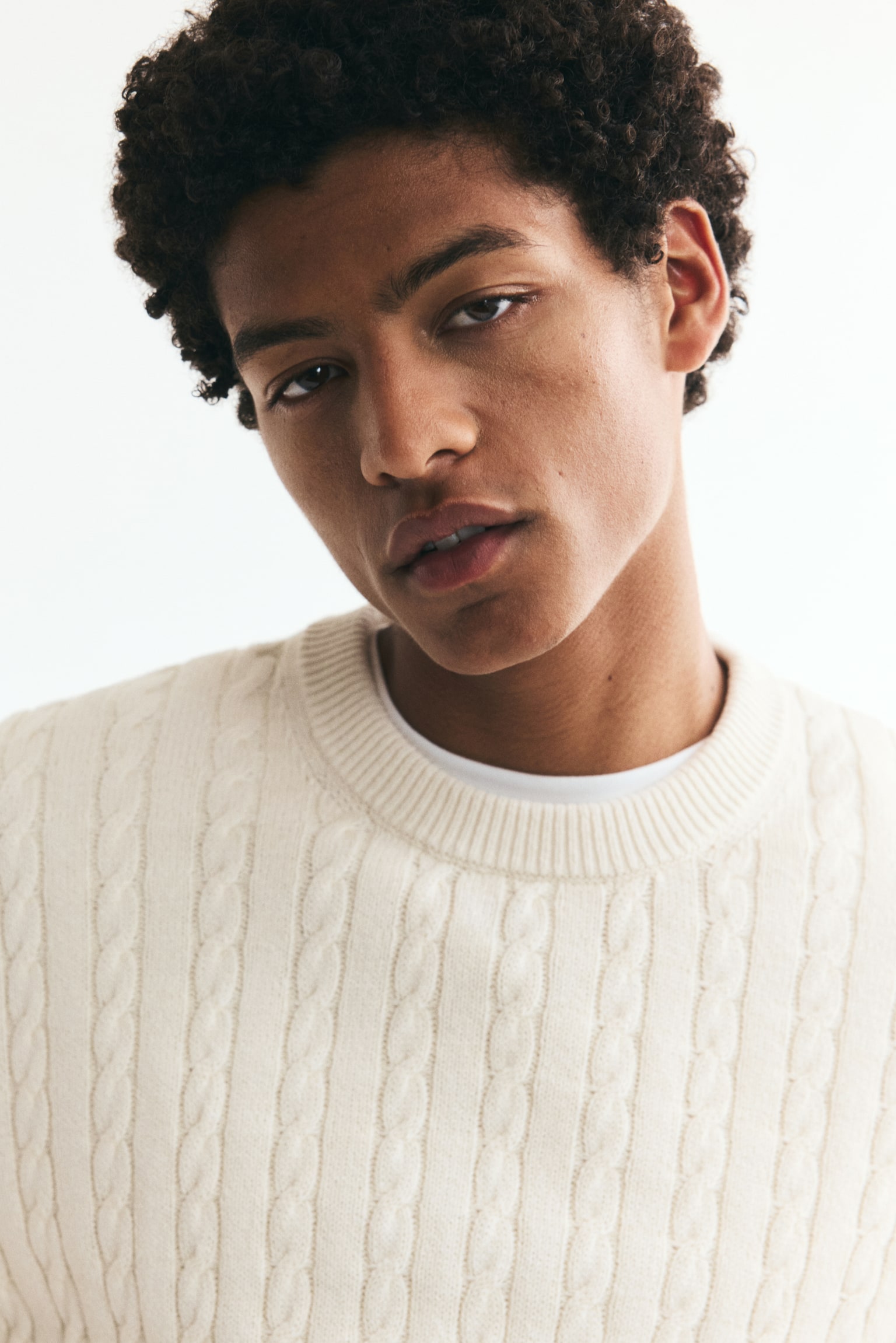 Мужской свитер H&M Regular-Fit Cable-Knit, цвет: Кремовый — фото 4