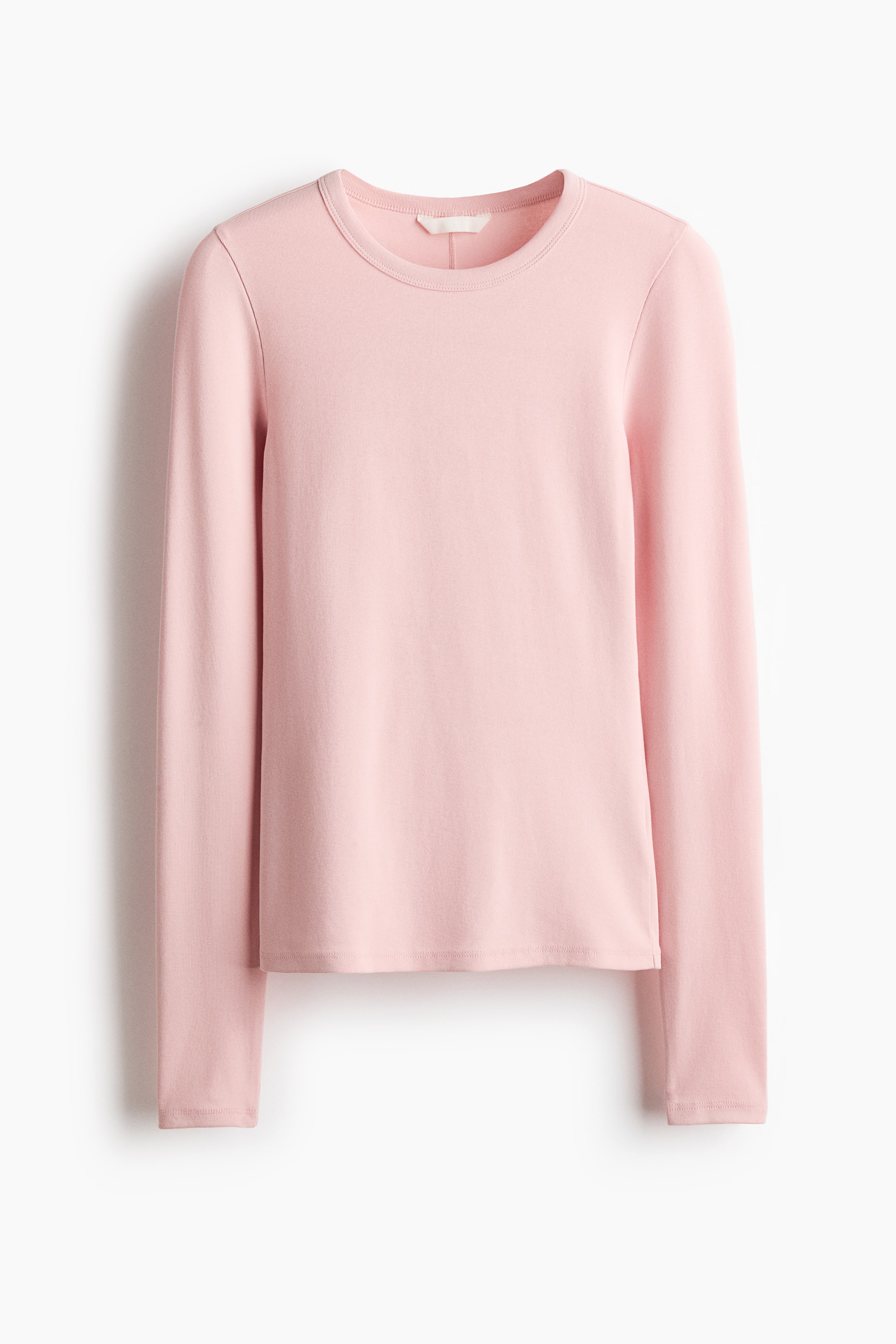 查看大圖: 粉紅色合身上衣,以棉質平紋針織布製成,正面展示,特色為圓領和長袖設計。