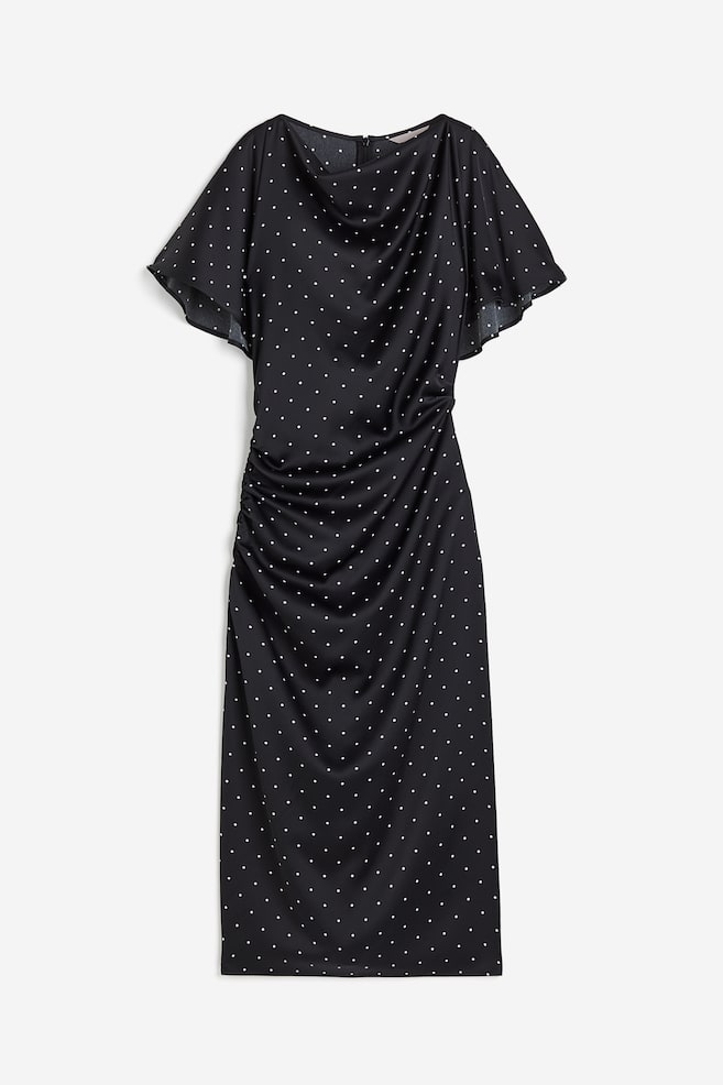 Satynowa sukienka z drapowanym dekoltem - Czarny/Kropki - 2