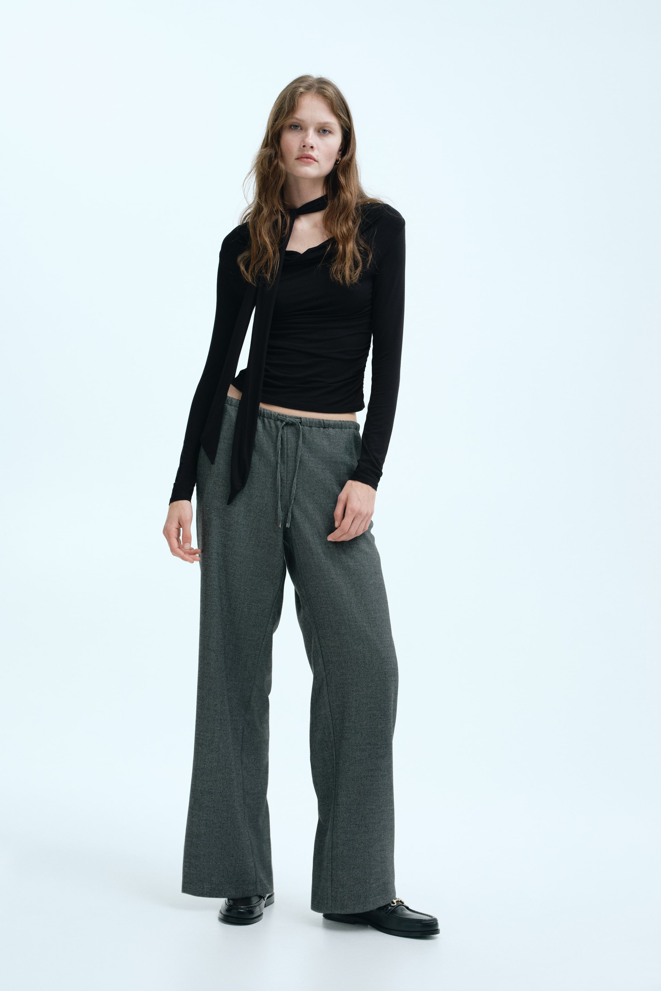 Grotere afbeelding bekijken: Gedrapeerde top met sjaaldetail - Zwart - DAMES | H&M BE 2