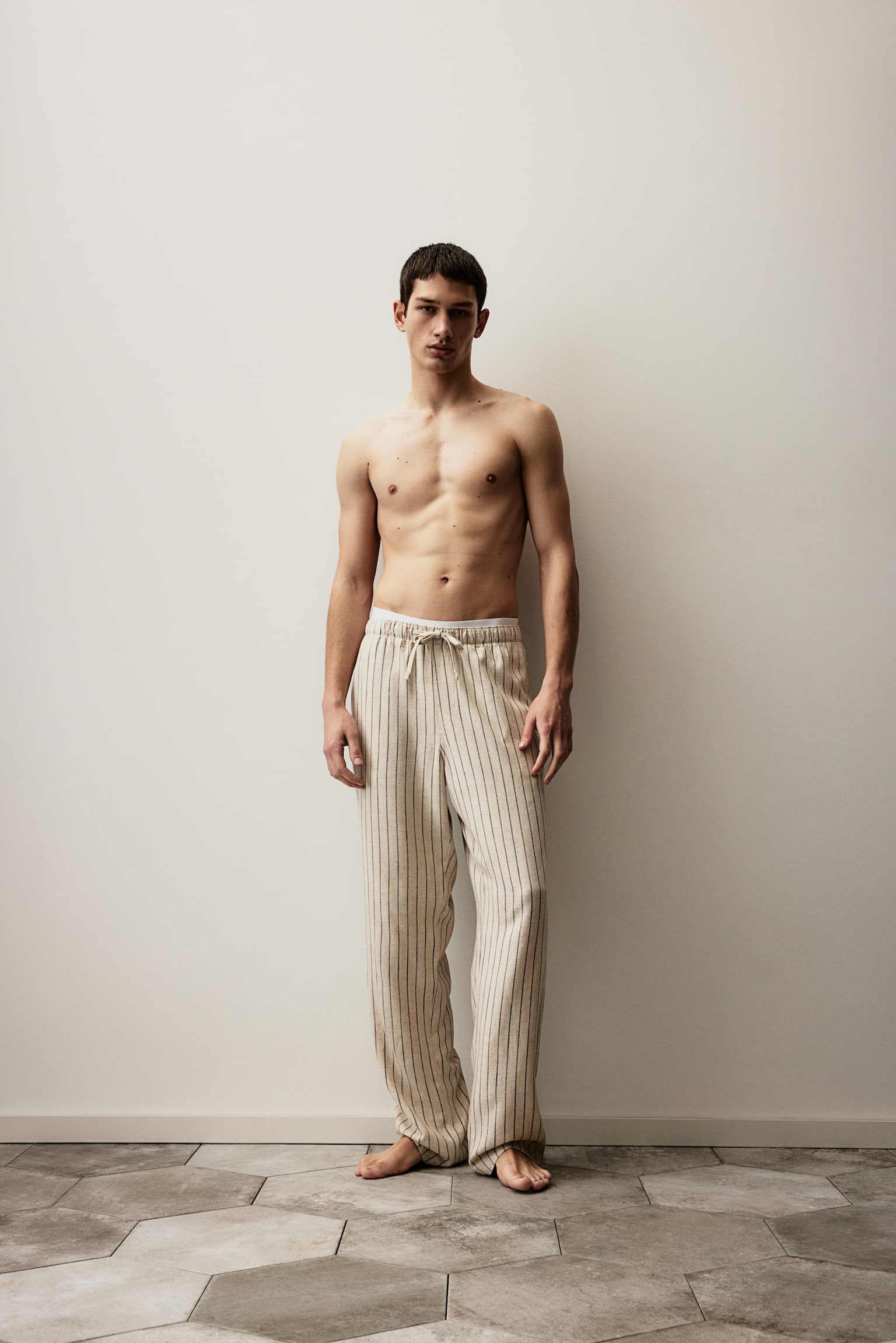 Relaxed Fit Linen-blend trousers - Light beige/Striped - 1