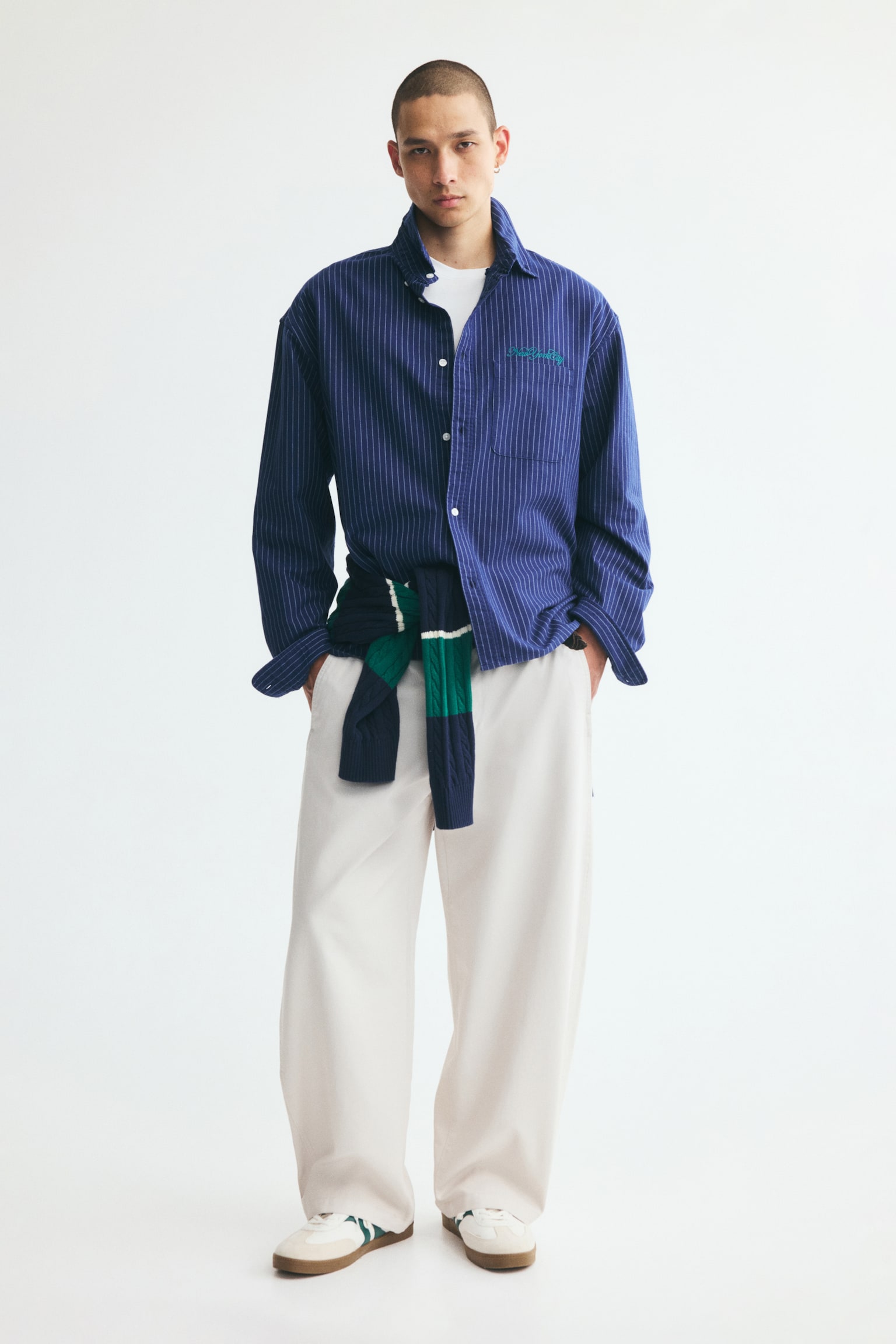 Мужская рубашка H&M Relaxed-Fit Oxford, цвет: Тёмный синий / Полосатый — фото 4