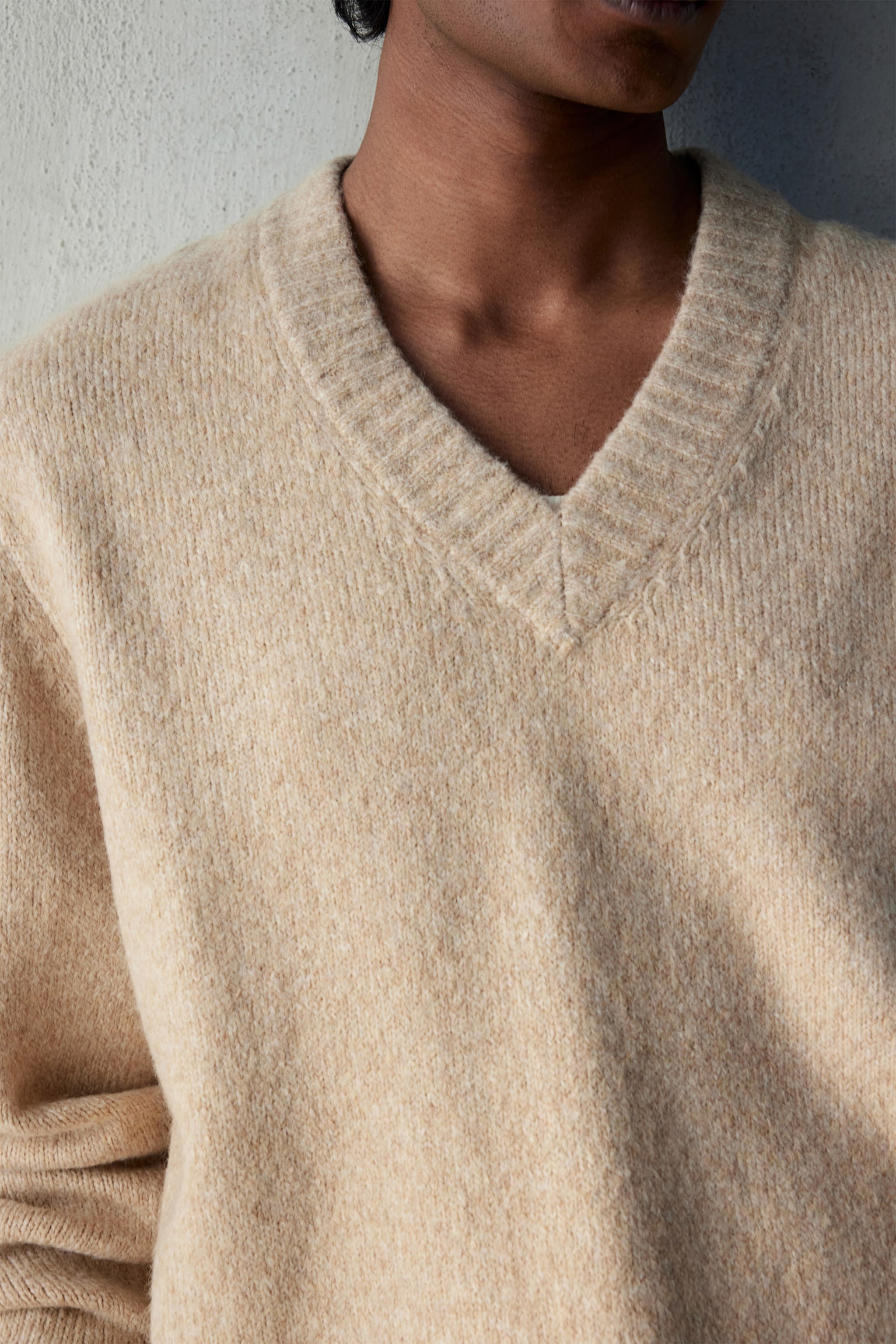 Regular Fit V-neck jumper - Beige/Dark grey - 5