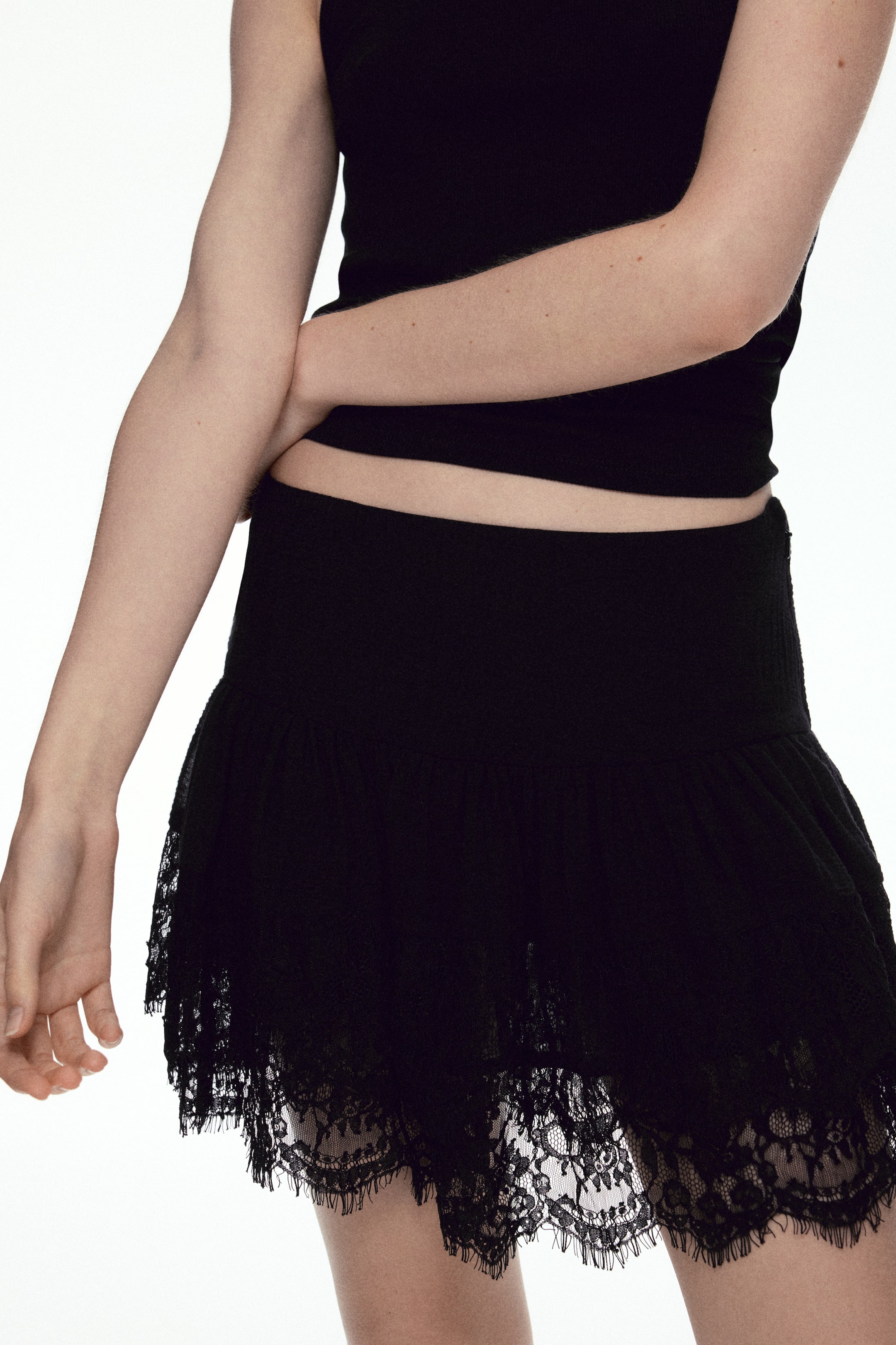 Женские юбки H&M Lace-Trimmed Mini Skirt — фото 3