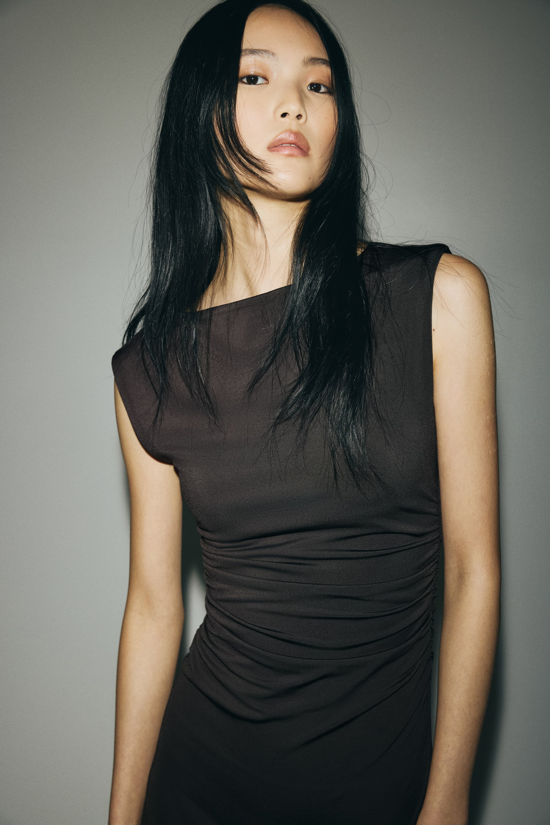 Größeres Bild anzeigen: Kleid mit Kappenärmeln - Dunkelbraun - Ladies | H&M AT 3