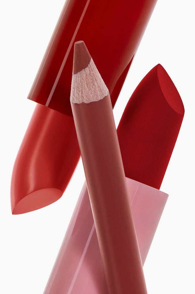 Satin Icon lipstick - Heart on Fire/Drop Red Gorgeous/Underdressed/Cherry who?/Cut the Crêpe/Bright and Bubbly/Babe Magic/Garden Party/Indie Pop/I Heart This/Sweet Spot/Poppy Love/Bare Necessity/Thanks a Latte/Crème Brûlée/Cinnamon Swirl/Pink about it/My Lips But Better/Dragonfruit/Ariel/Packs a Punch/Scarlet Starlet/Ballet Slipper/Lil Rebel/It's a Gamble/Billy/Fabrice/Stay Currant/Hot & Bothered/Wisteria Hysteria/Hot-blooded/Fudge Yeah!/Raisin the Roof/Worth the Truffle/Stop Sign/La Vida Mocha - 4