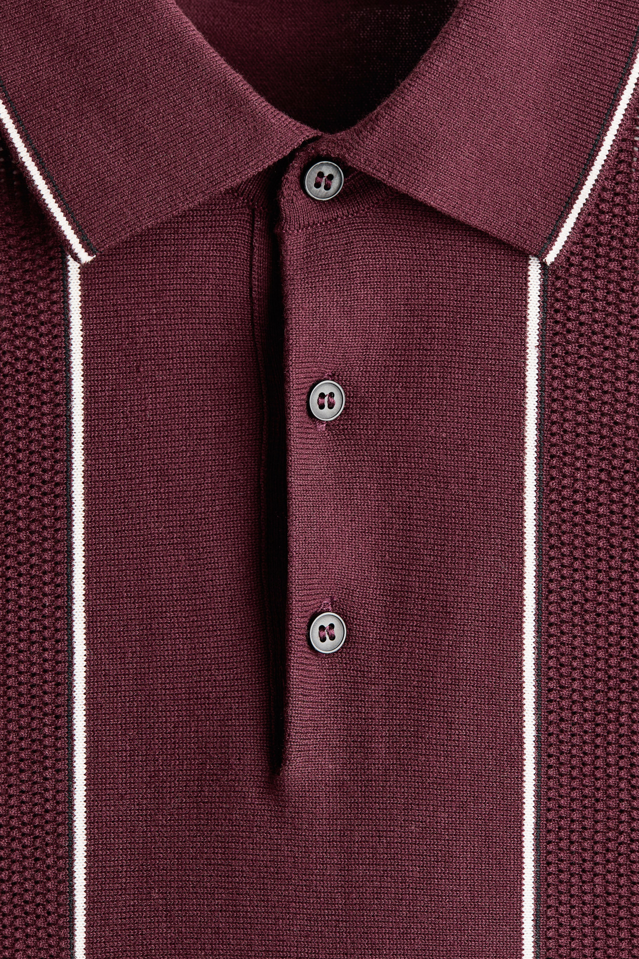 Ampliar la imagen: Playera polo tejida Regular Fit - Borgoña/Rayado - Men | H&M MX 2