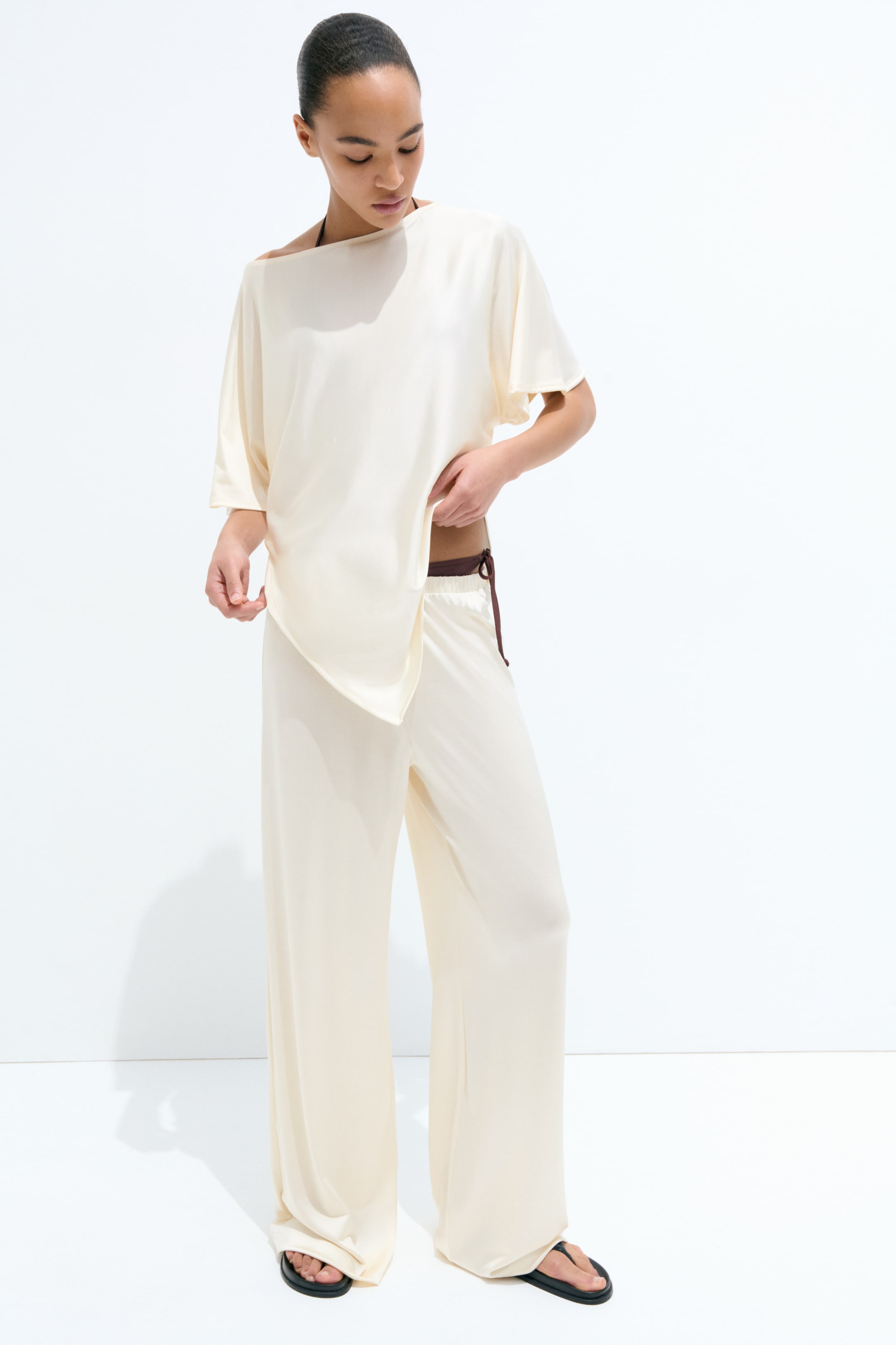 Batwing-Sleeved Fine-Knit Top