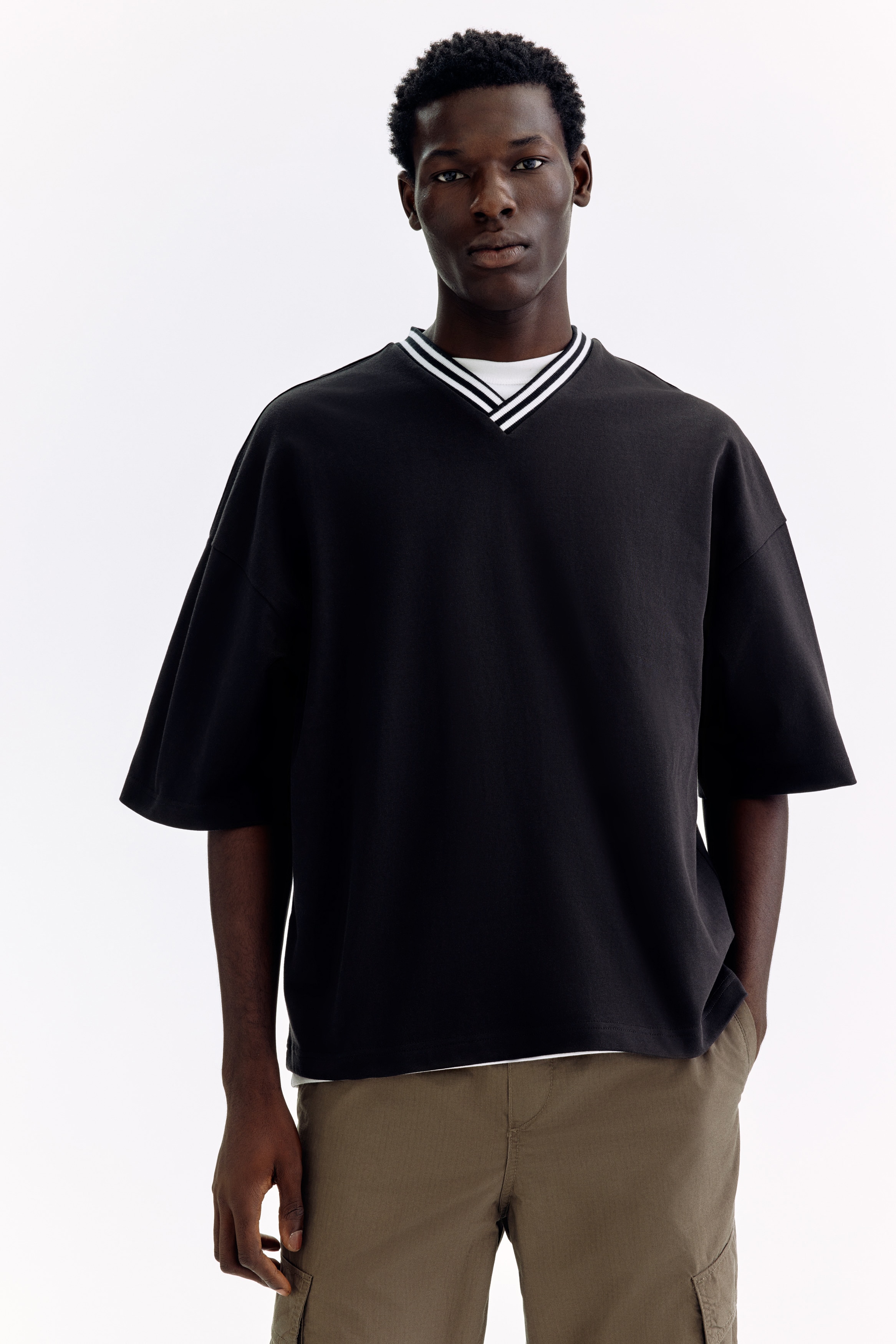 Áo thun cotton Oversized Fit - Màu đen/Màu trắng