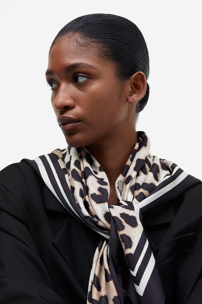 Satin scarf - Black/Leopard print
 - 2