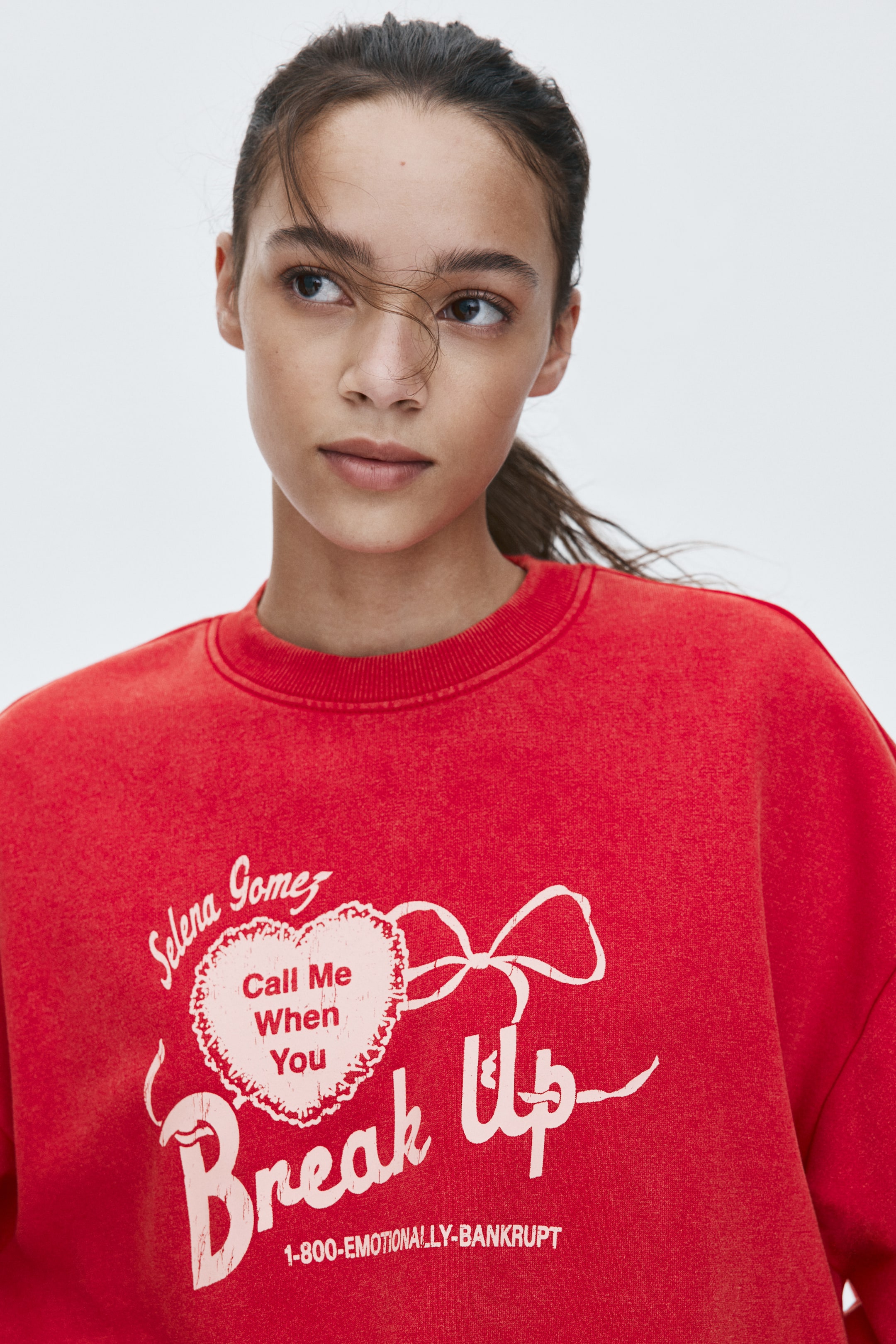 Grotere afbeelding bekijken: Sweater met motief - Rood/Selena Gomez - DAMES | H&M BE 1