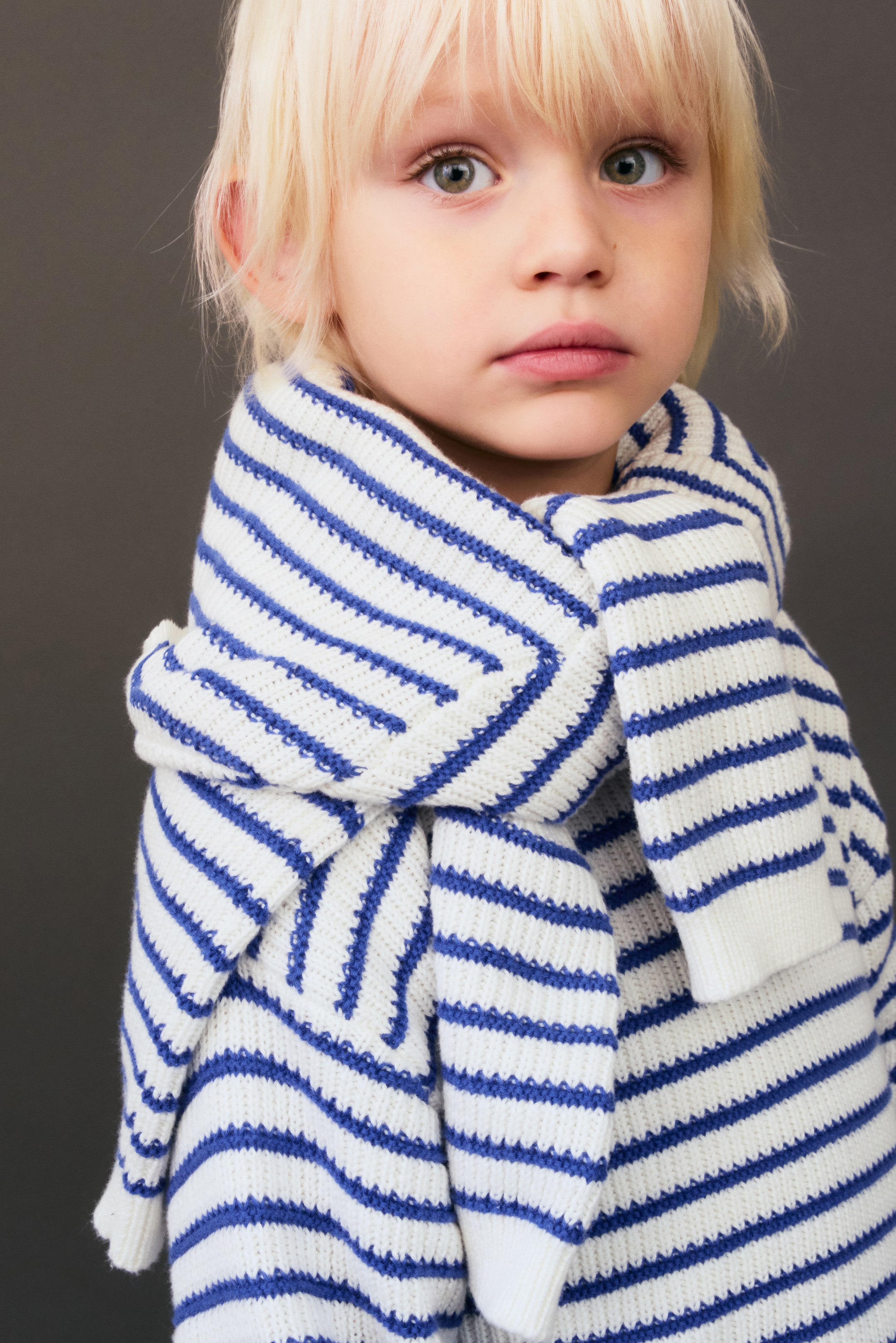 Visualizza immagine più grande: Pullover in maglia di cotone a coste - Bianco/blu righe - BAMBINO | H&M IT 2
