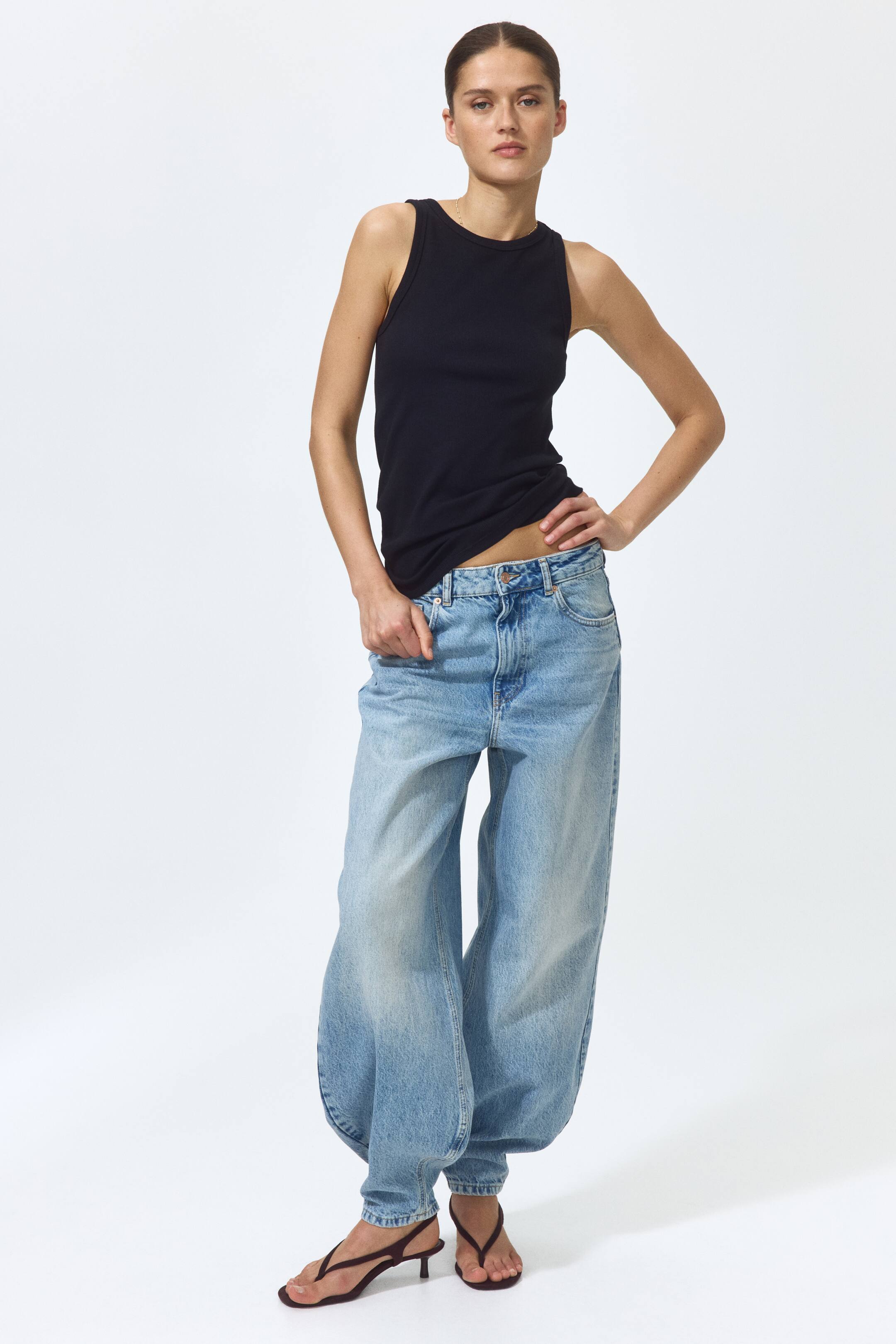 Visa större bild: Barrel High Waist Ankle Jeans - Ljus denimblå - DAM | H&M SE 1