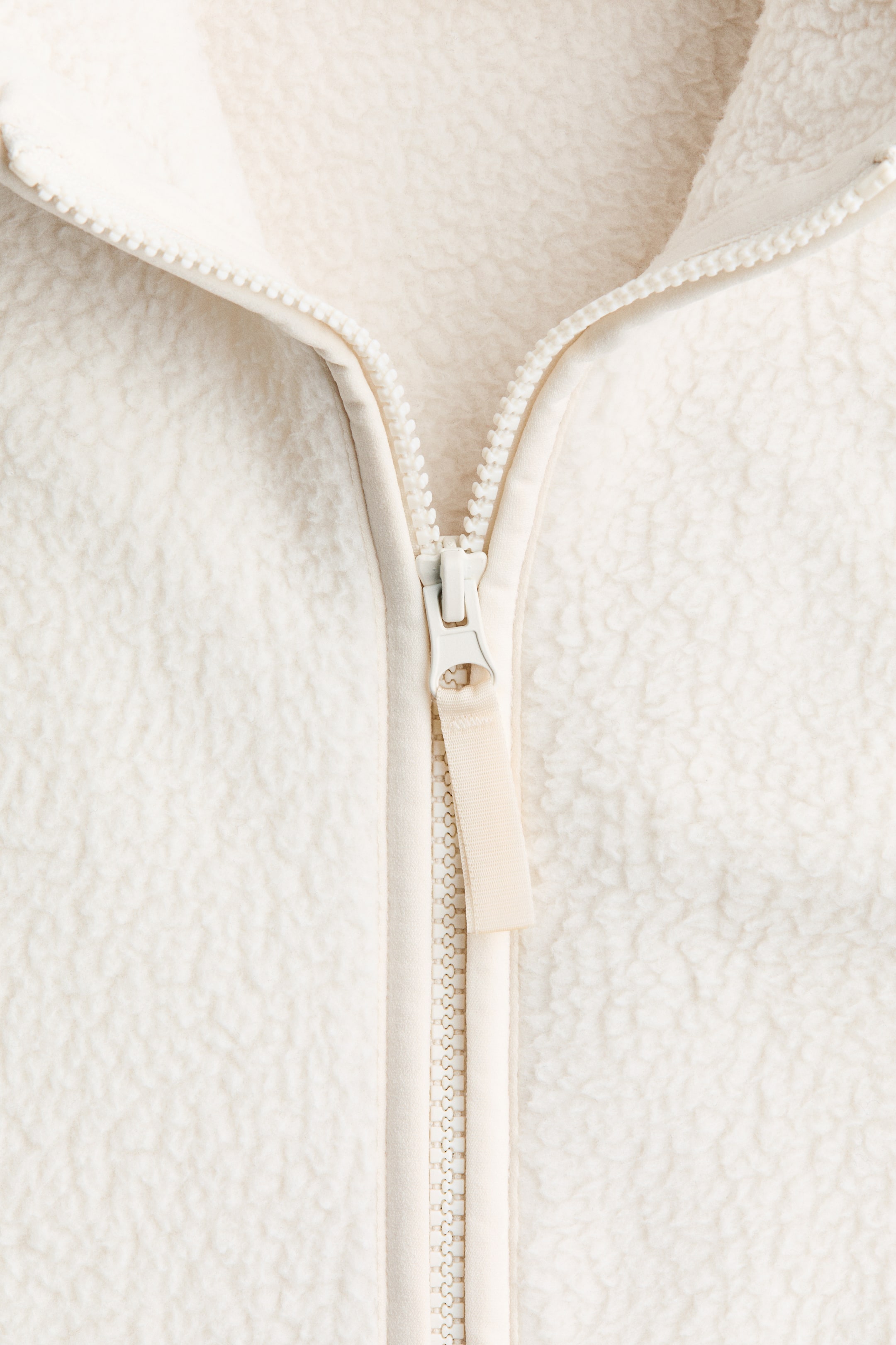 Женские жилеты H&M Regular-Fit Teddy Fleece Sports Vest — фото 7