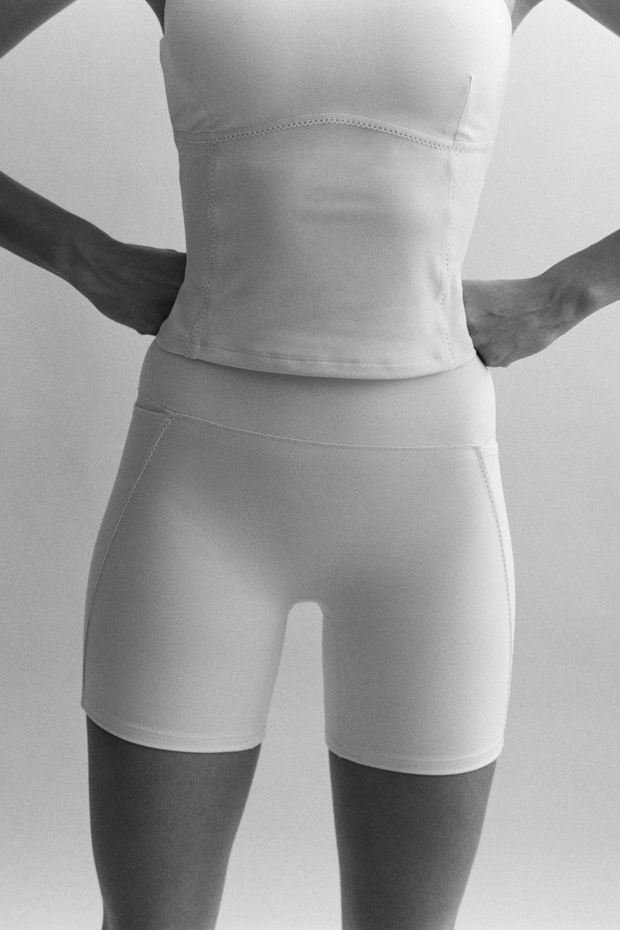 Pocket biker shorts with SoftMove™