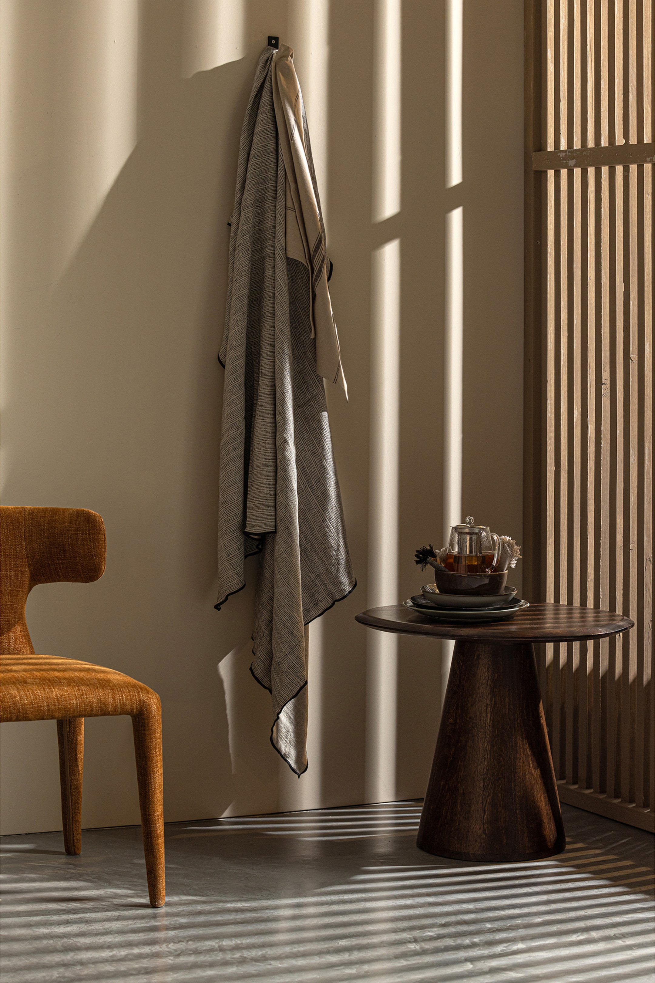 Grotere afbeelding bekijken: Posture Bijzettafel - Bruin - WOOOD - HOME | H&M BE 1