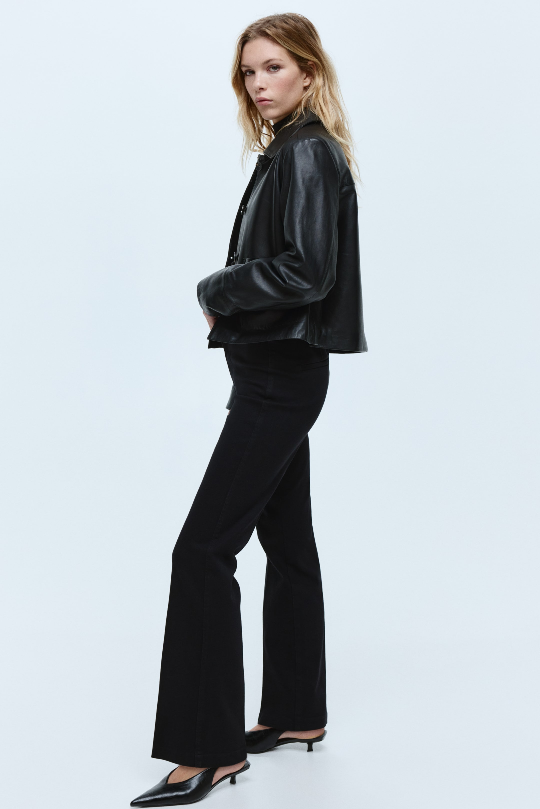 拡大画像を表示: Flared High Jeans - ブラック - レディース | H&M JP 1