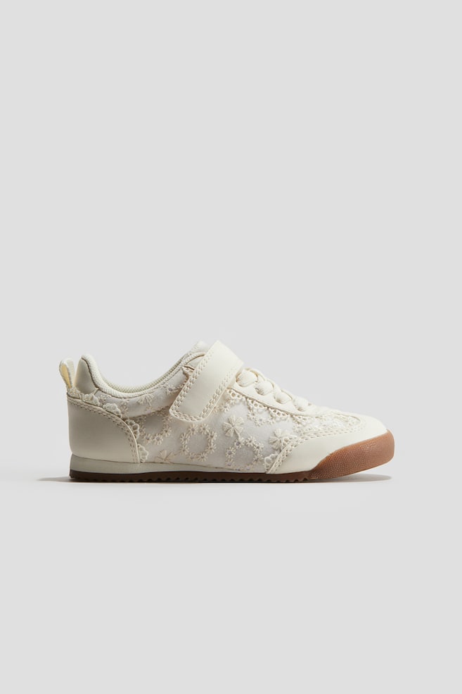 Sneakers avec dentelle - Crème - 1