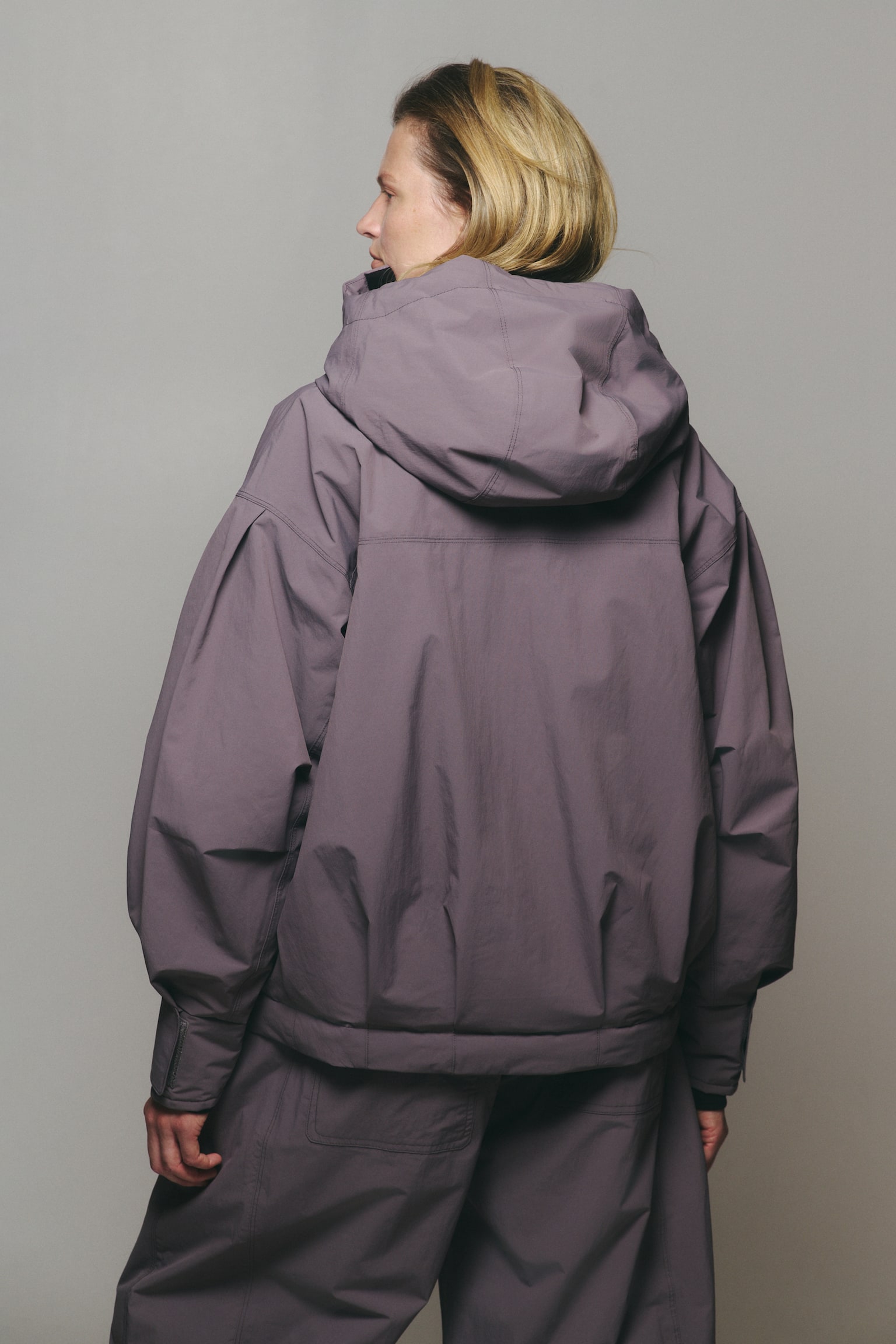 Женская куртка H&M Move Oversized Ski Anorak with StormMove™, цвет: Фиолетовый серо-коричневый — фото 6