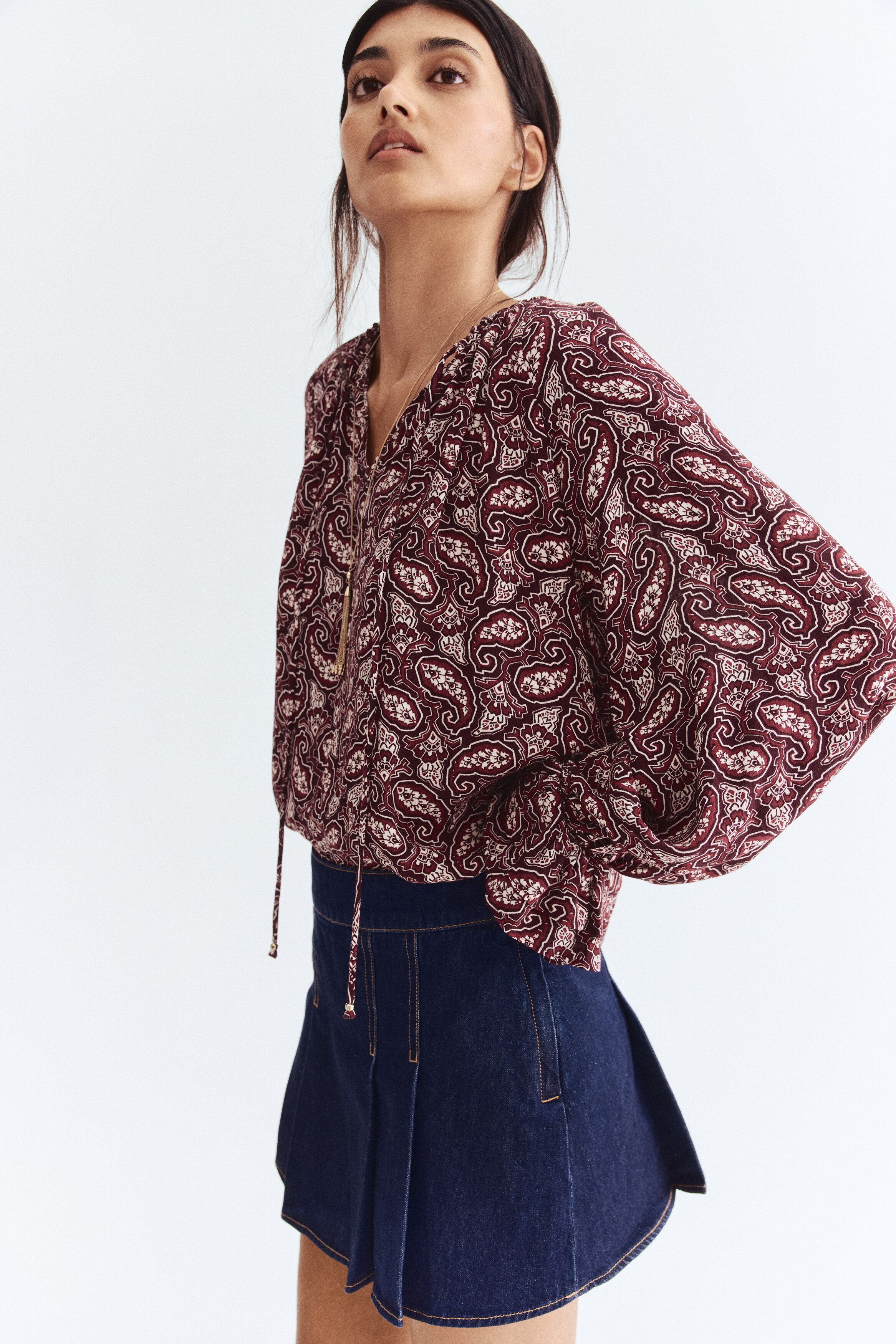 Frilled-sleeve blouse