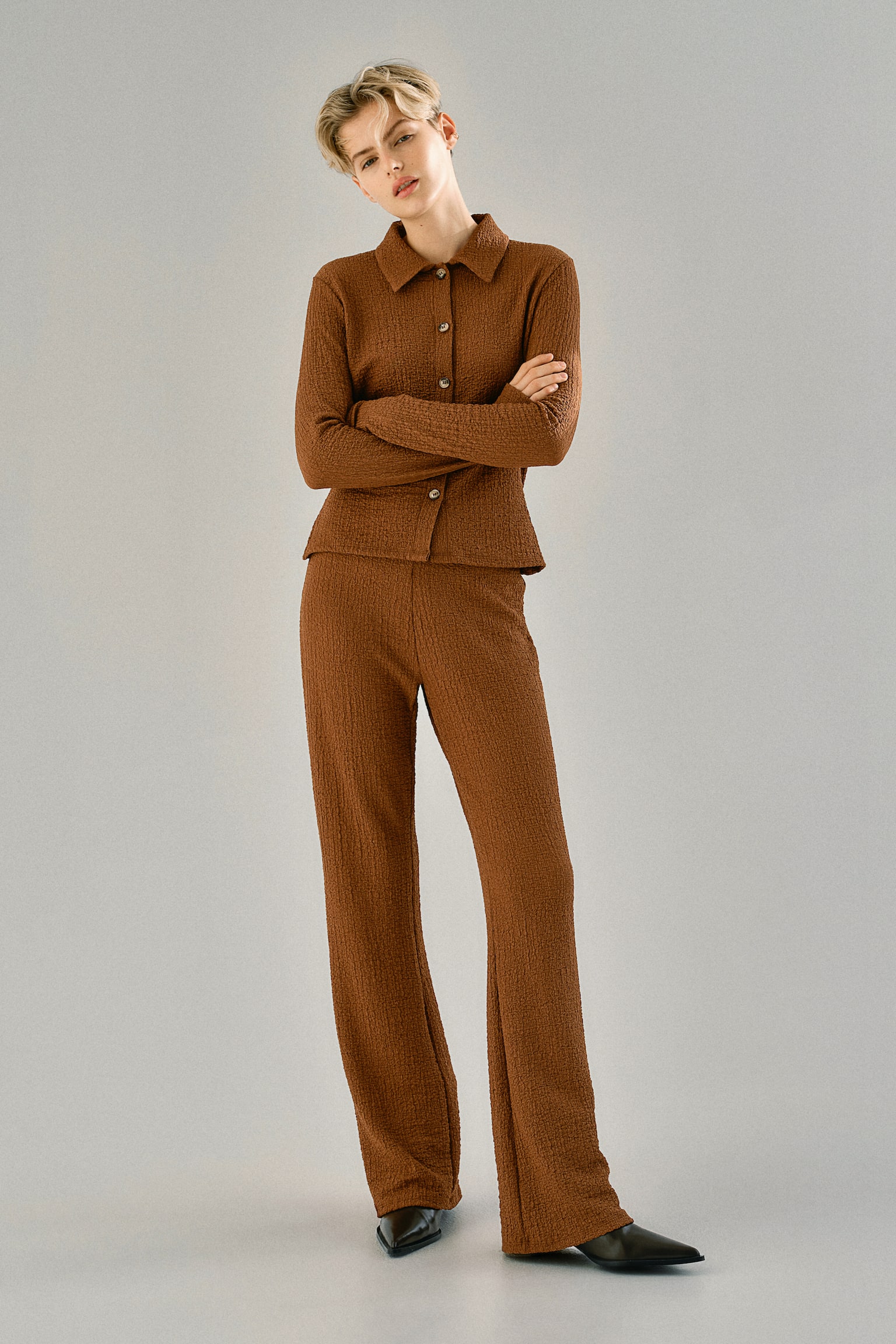 Flared crinkled trousers - Brown - 3