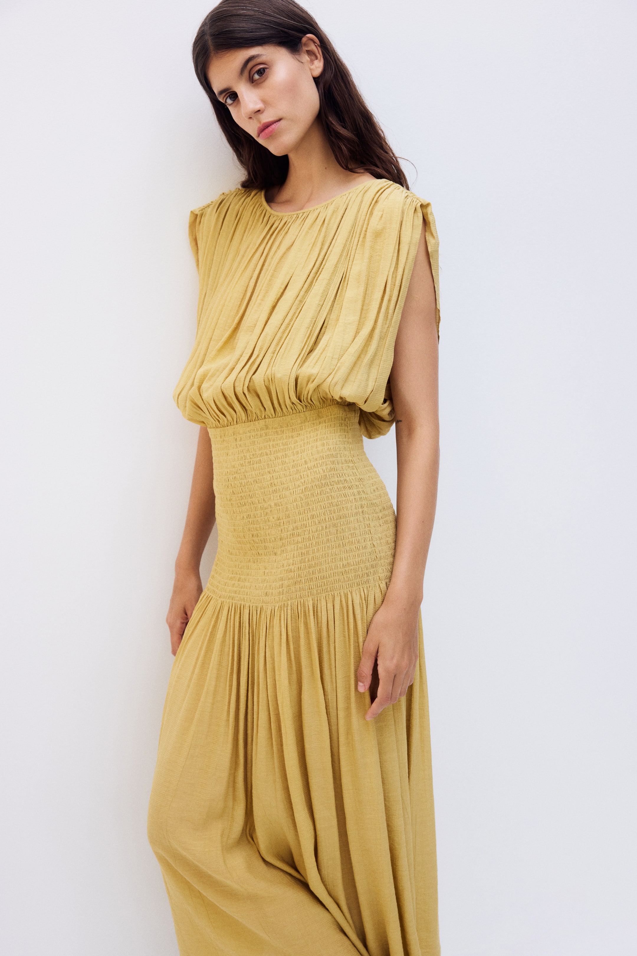 Женские платья H&M MAMA Smocked Cape-Detail Nursing Dress — фото 3