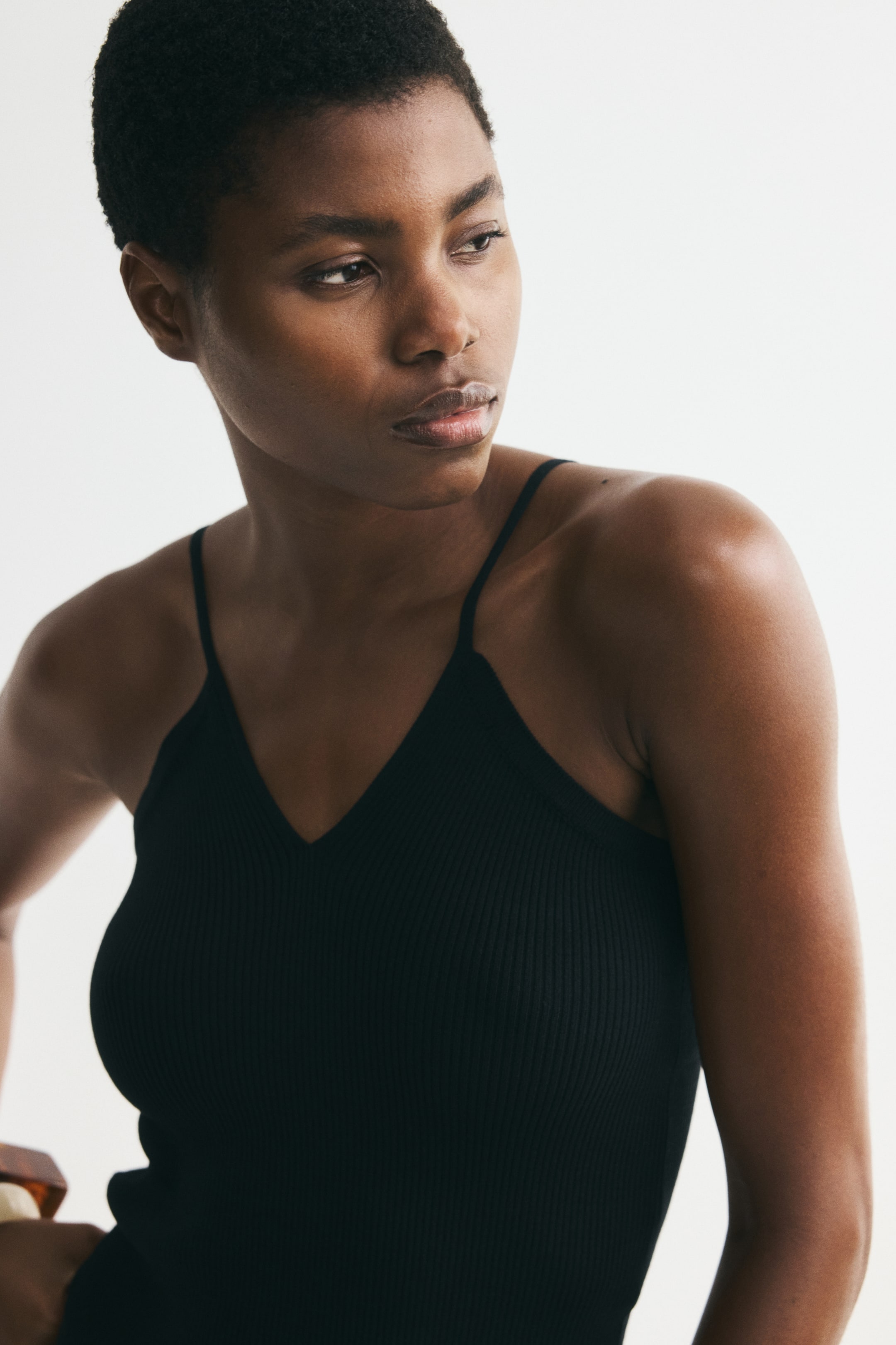 Agrandir l'image: Top à bretelles fines en maille côtelée - Noir - FEMME | H&M FR 1