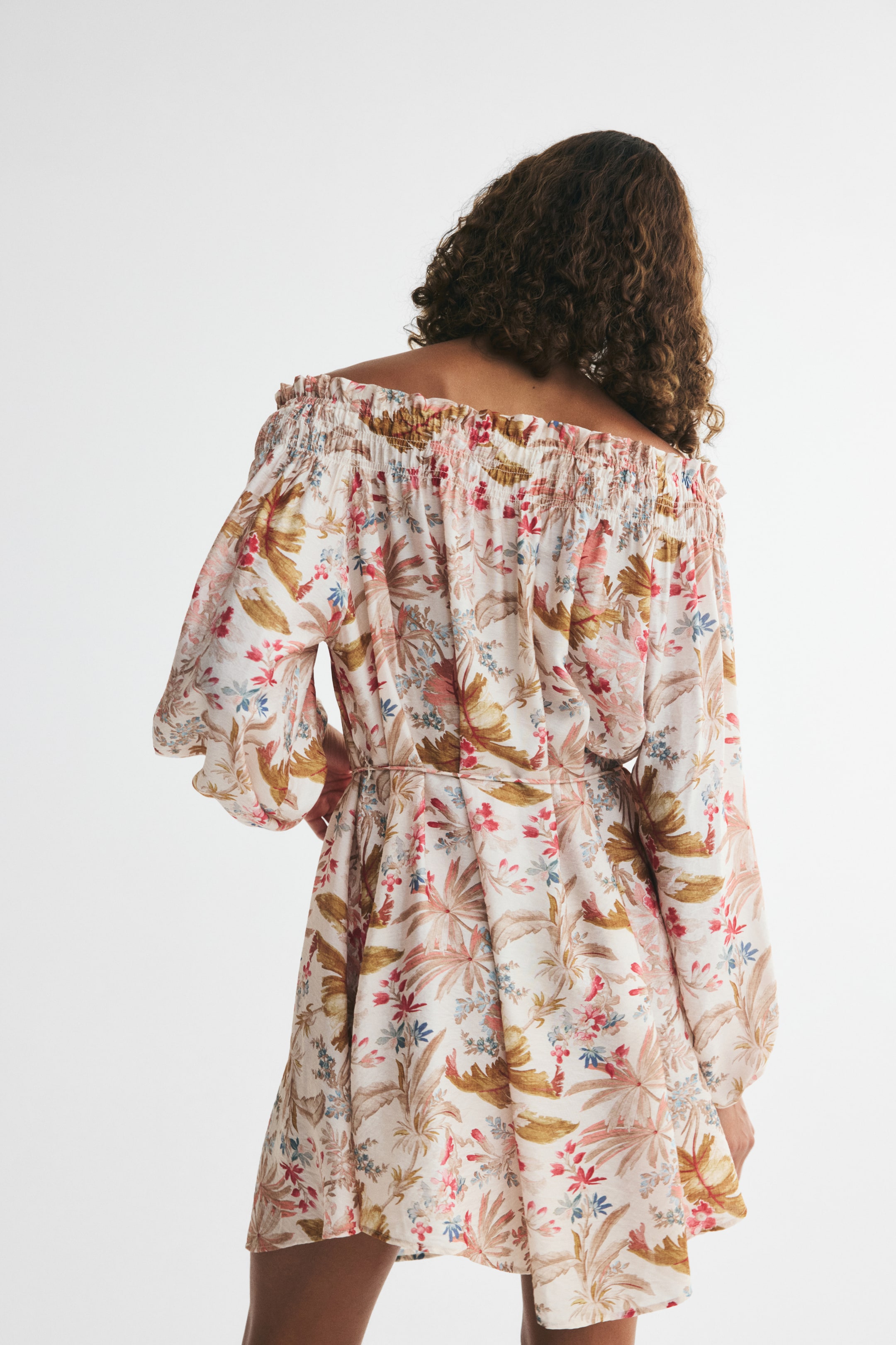 Женские платья H&M Oversized Off-the-Shoulder Dress — фото 4