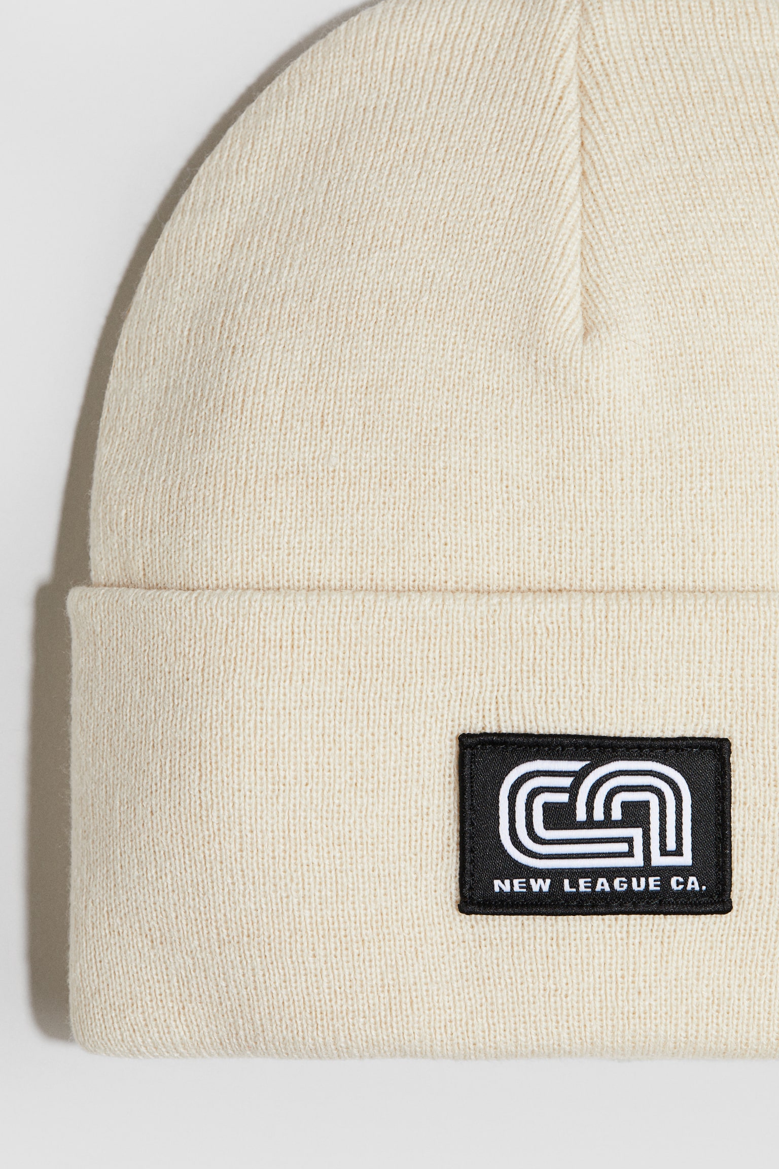 כובע גרב עם פאץ' - בז' בהיר/שחור/New league - 2