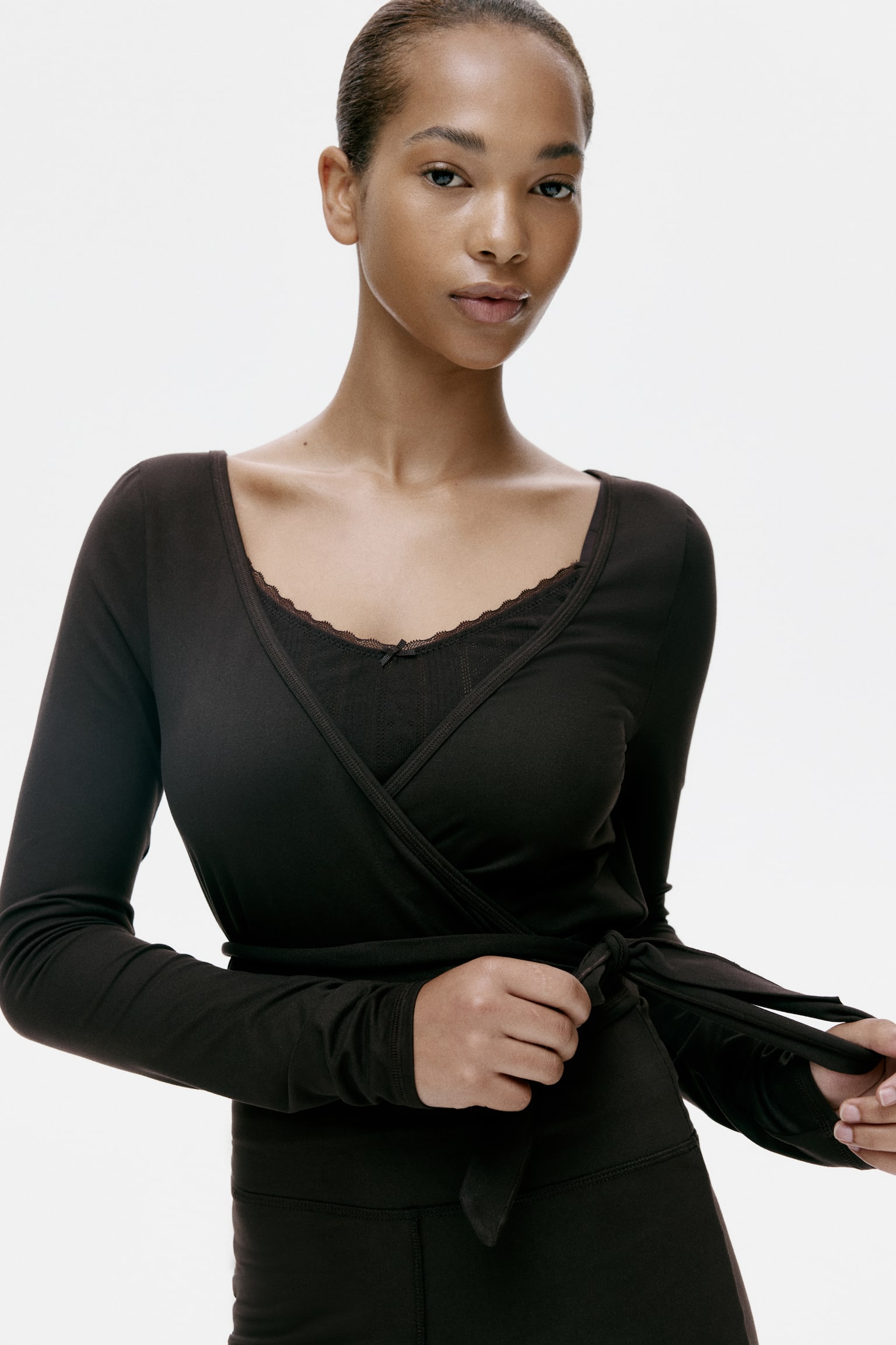 Женский топ H&M Brushed Jersey Wrap, цвет: Тёмный коричневый — фото 2
