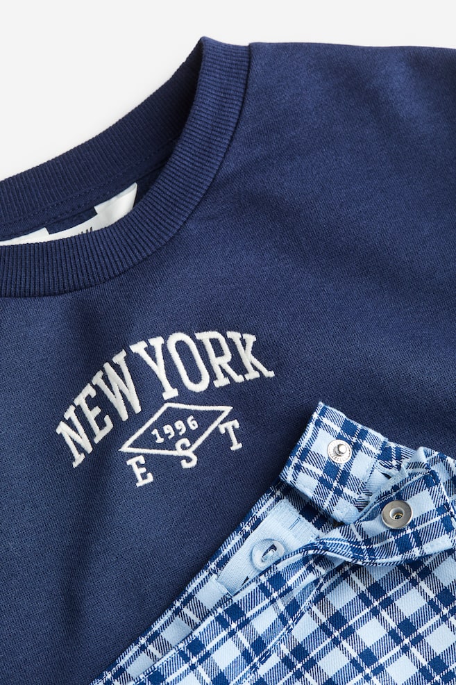 2-delt sæt med sweatshirt og nederdel - Mørkeblå/New York - 4