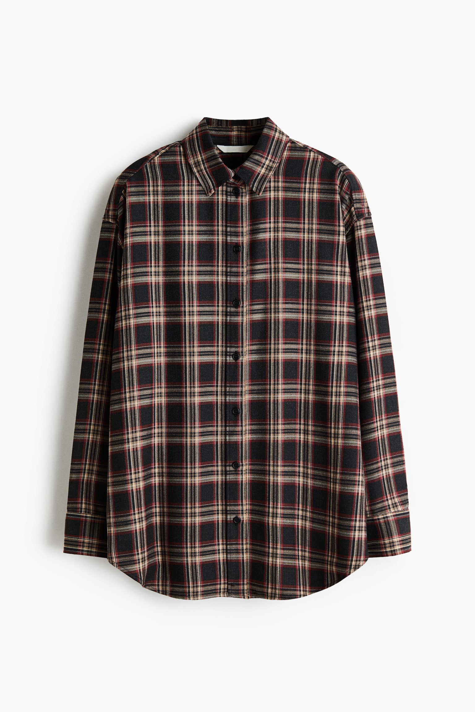 Una camisa de manga larga con estampado de cuadros aparece de frente, mostrando un diseÃ±o tartÃ¡n en negro, beige y rojo. La camisa presenta un cuello puntiagudo, cierre central abotonado con botones oscuros y un bajo ligeramente redondeado.