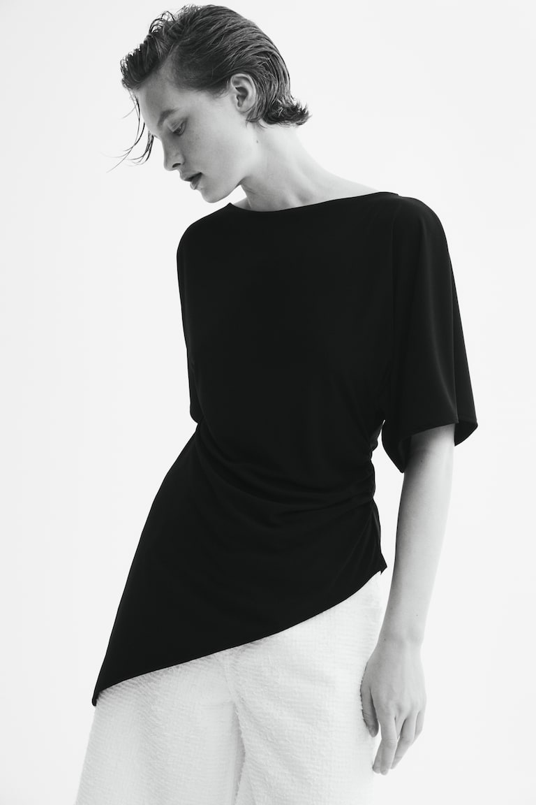 Bluza asimetričnog kroja s leptir-rukavima