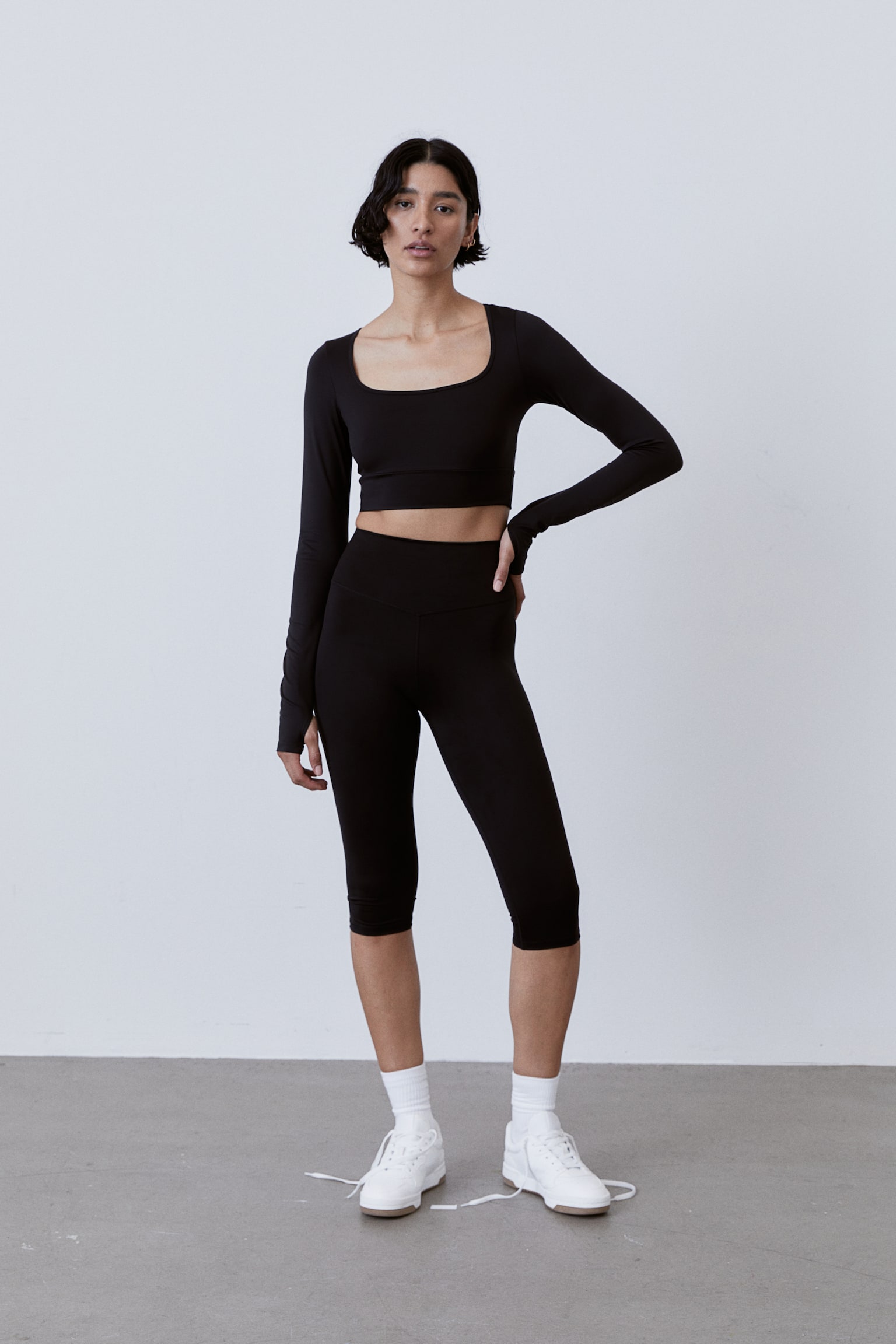 Cropped Activewear Top In SoftMove™ - Black/Dusty purple - 4