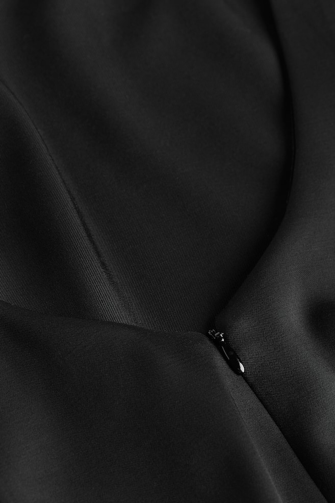 Robe en satin avec dos ouvert - Noir/Gris clair - 4