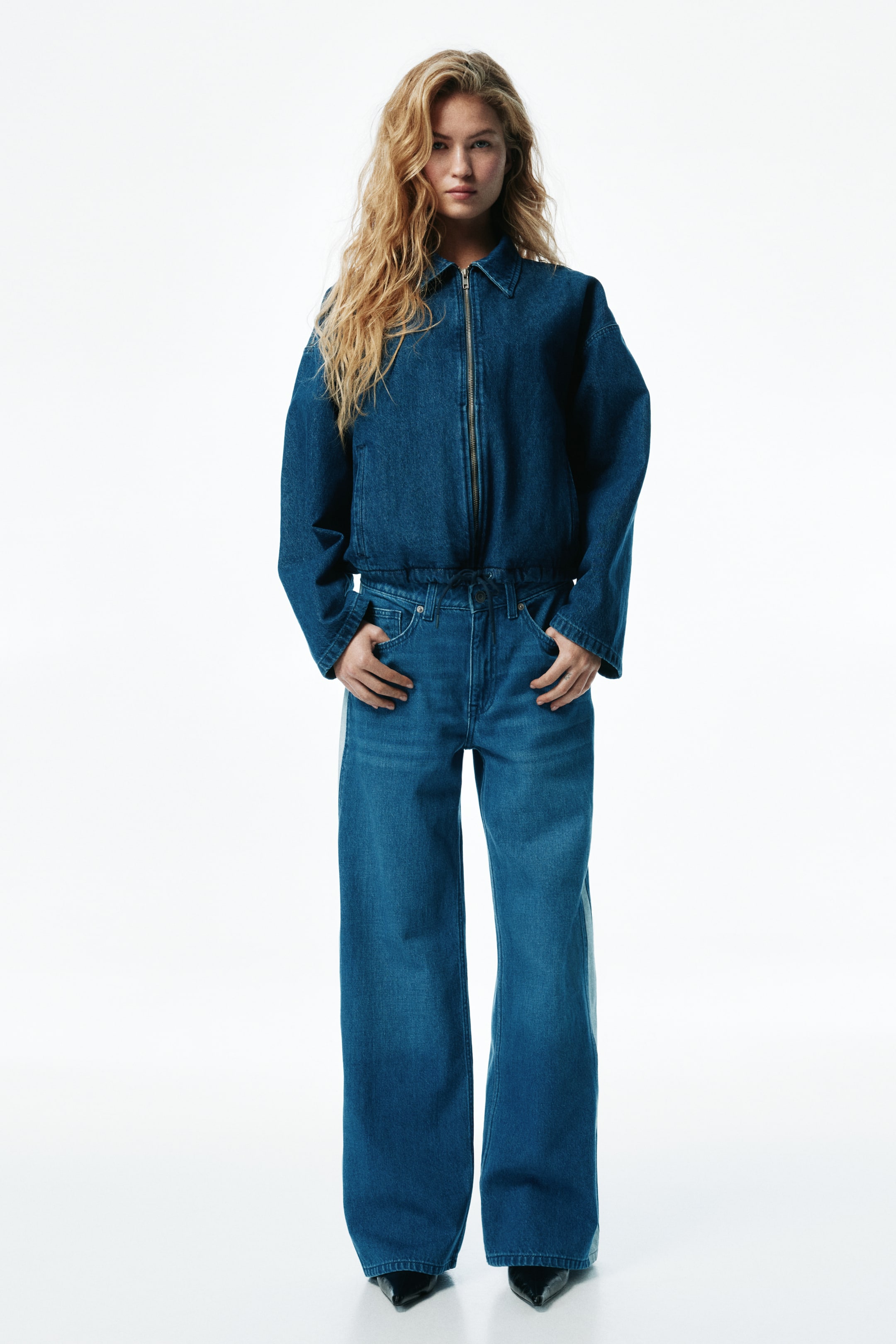 Jean classique jambes larges avec bandes latérales