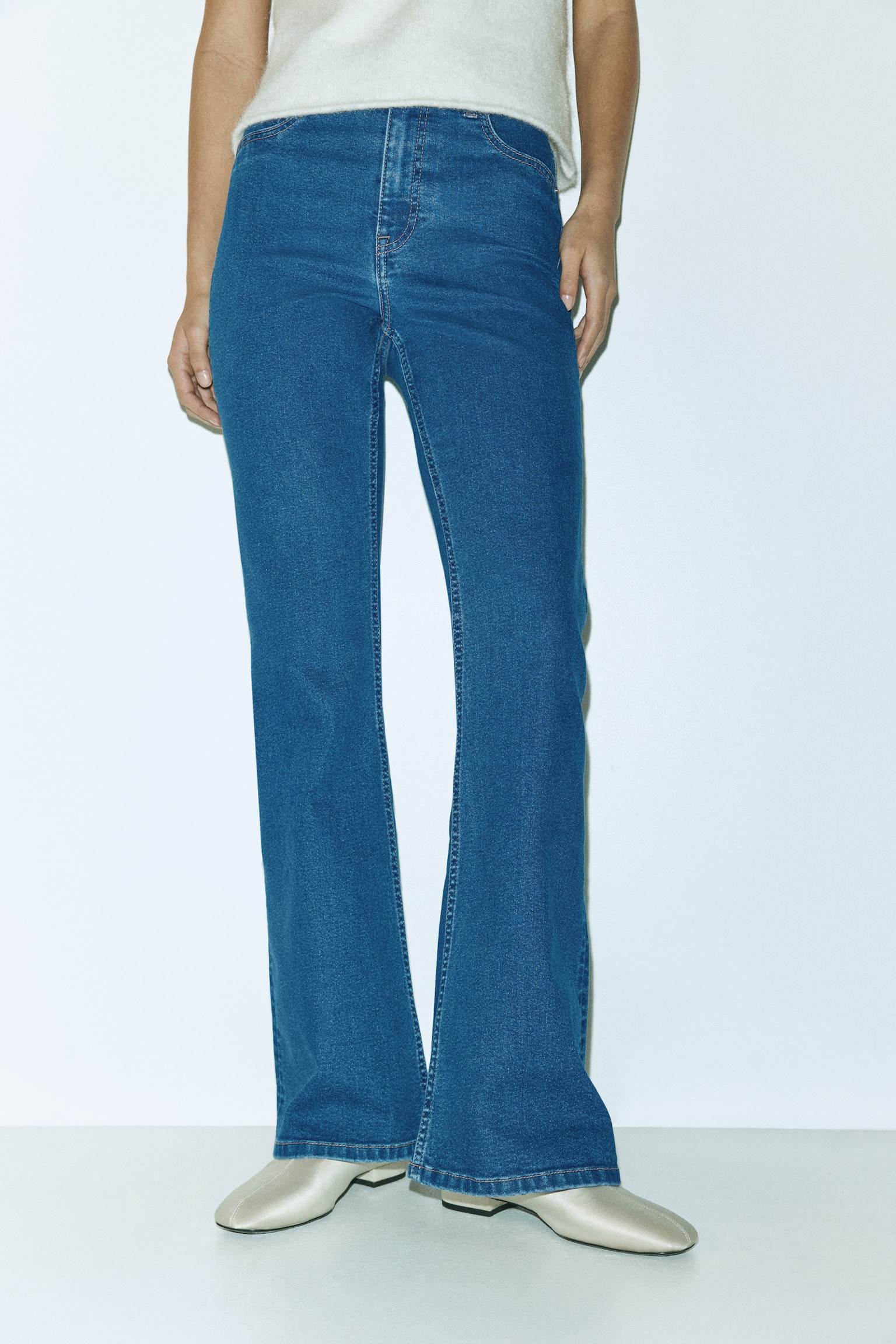 Flared High Jeans - Dark denim blue/Denim blue/Light denim blue/Black/washed/Dark denim blue/White/Dark denim blue/White/Pale denim blue/Dark blue - 3