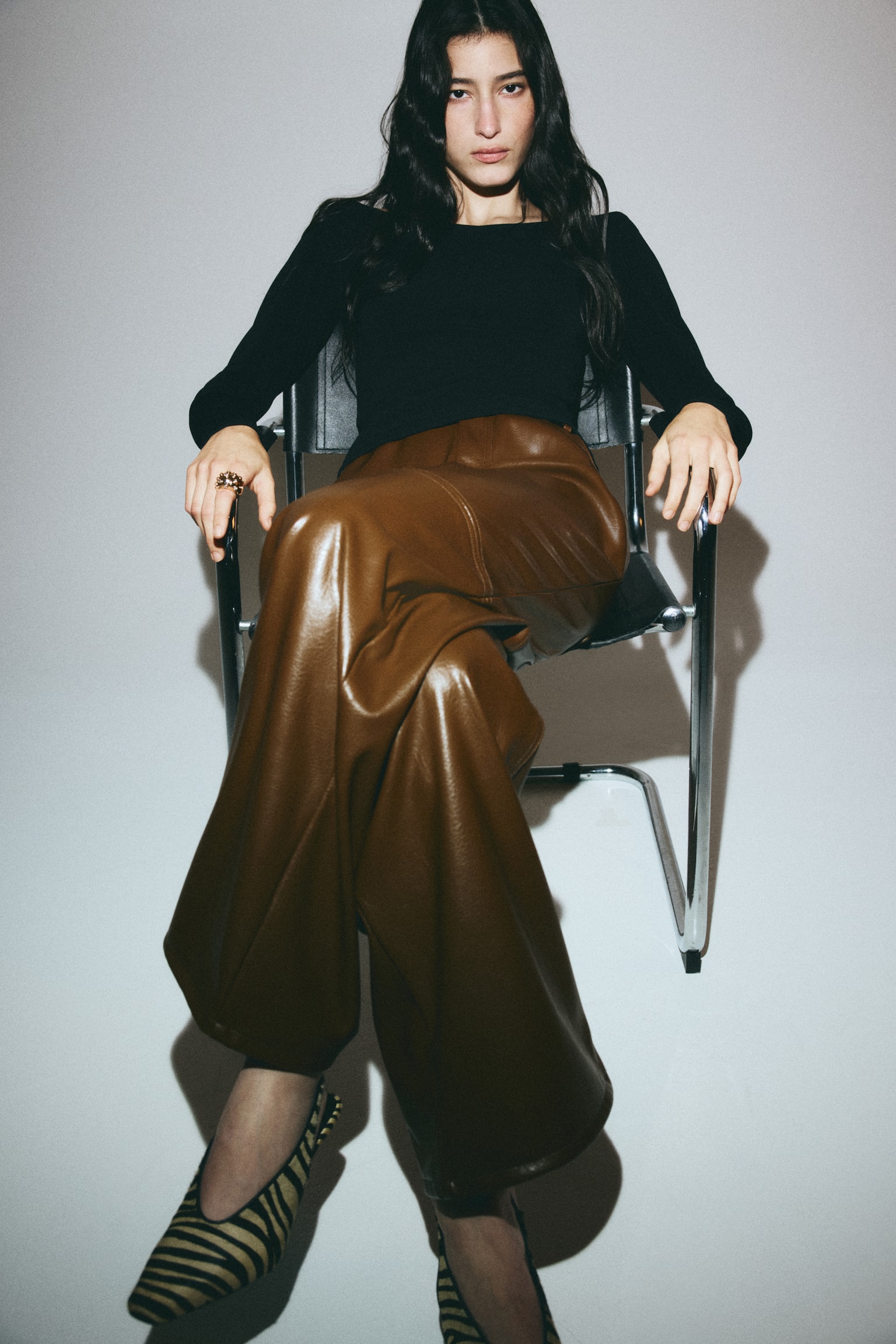 Off-the-shoulder top - Black/Light brown/White - 4