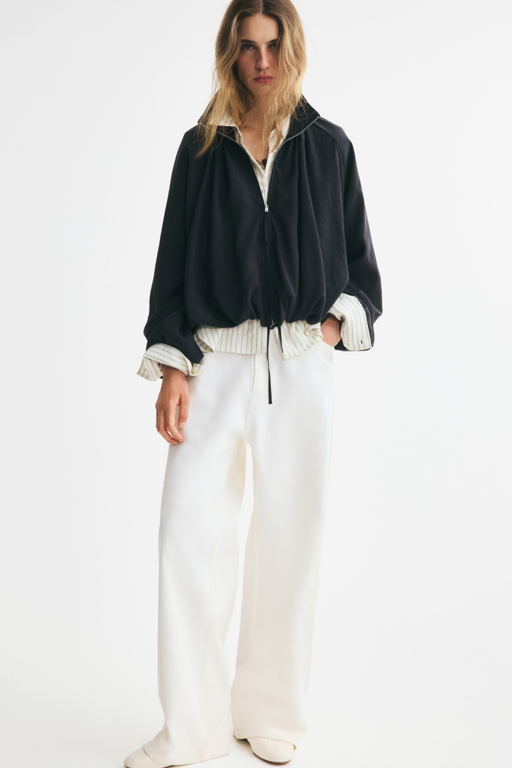 Женские куртки H&M Oversized Drawstring-Detail Jacket — фото 3